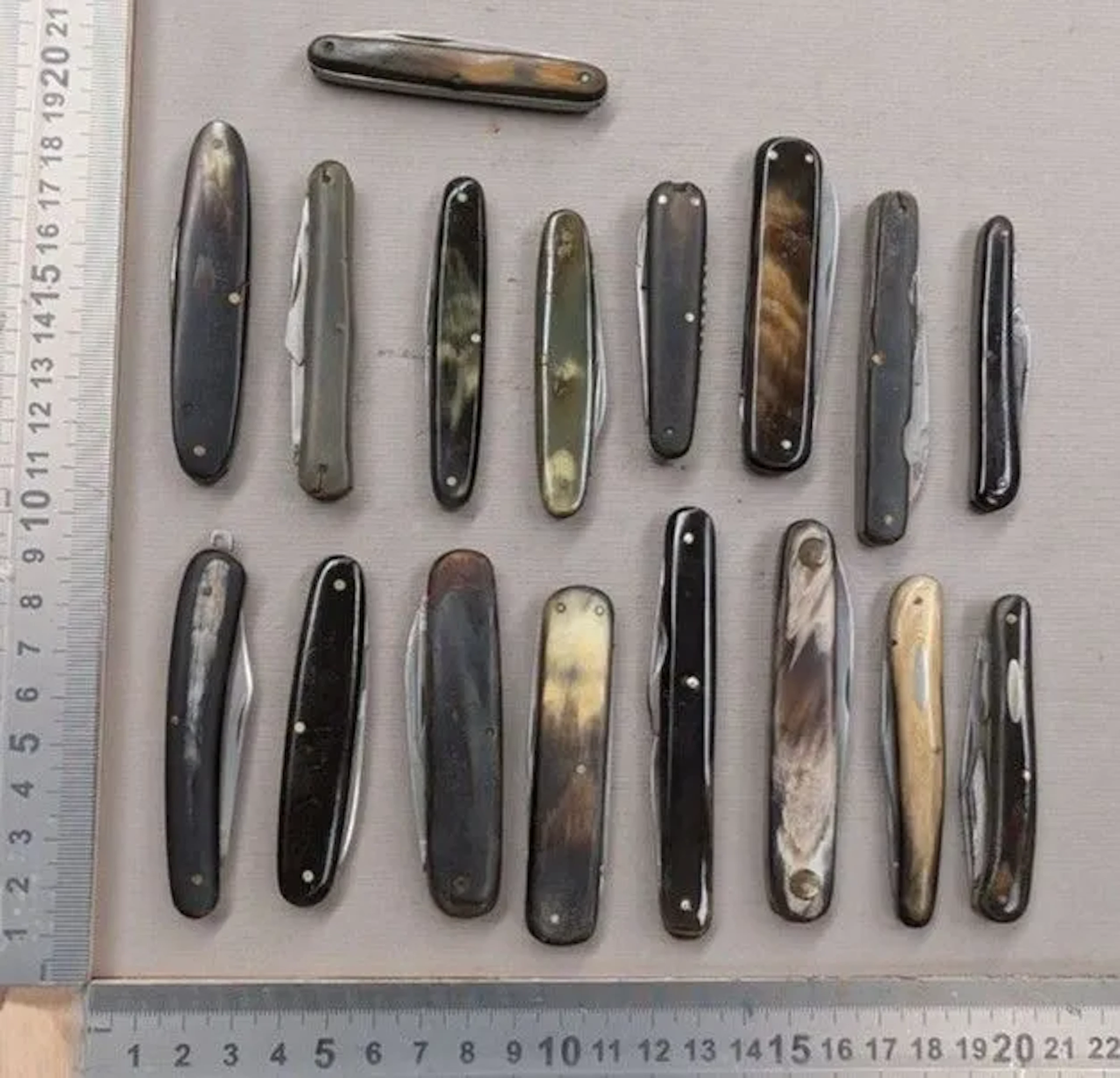 Set of 20 vintage promotional pocket knives, 1900–1930 — See photos