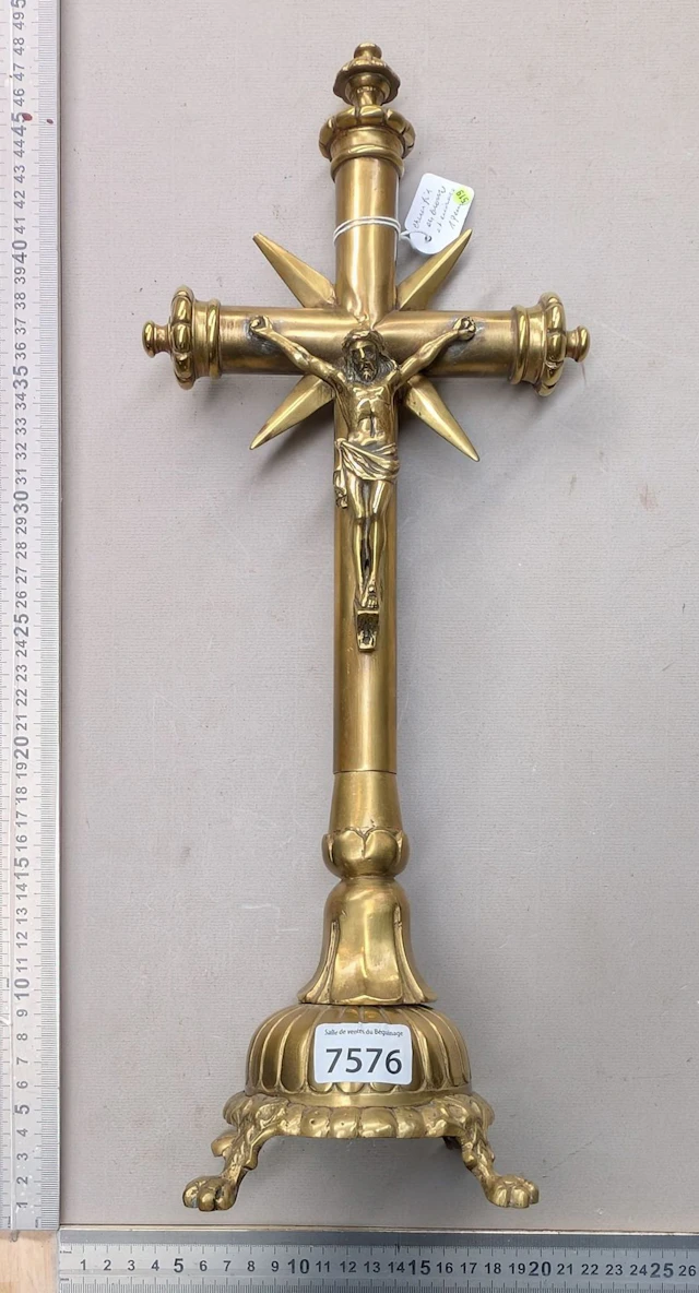 Antique bronze crucifix - See photos for dimensions and condition