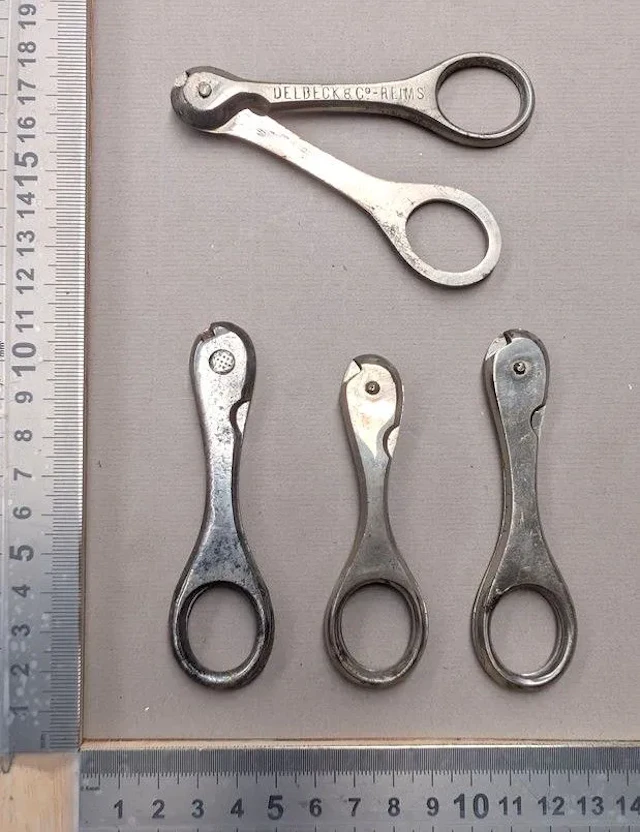 4 vintage wire-cage bottle openers—see photos for dimensions and condition