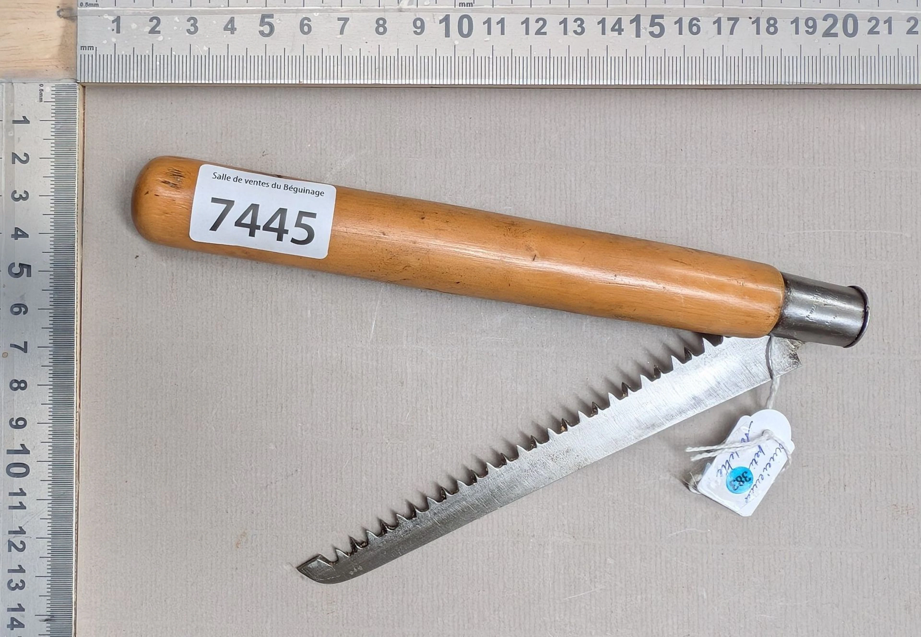 1 old small 32 DUMAS AINE folding saw—see photos for dimensions and condition