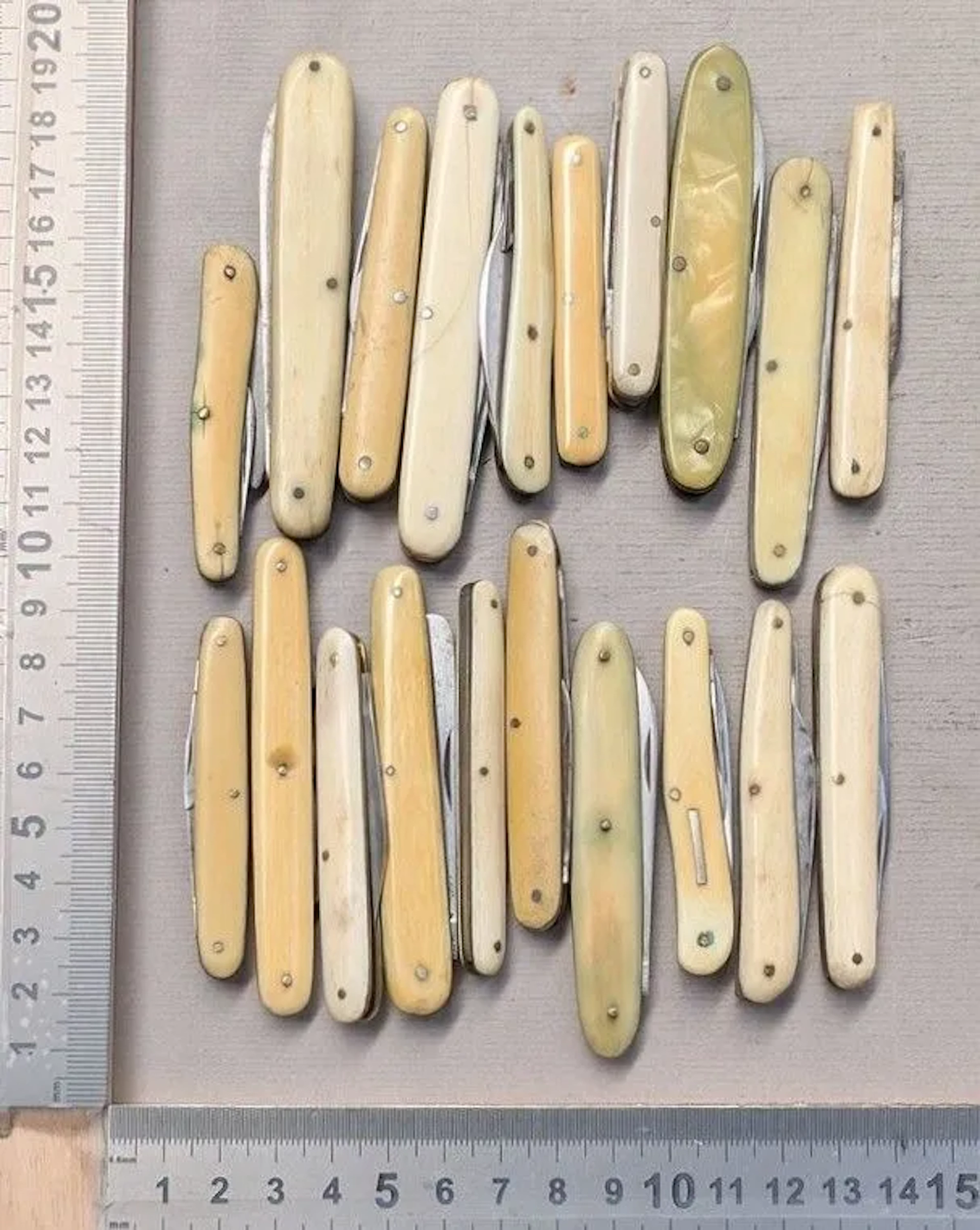 Set of 20 antique pocket knives, 1870–1930 — See photos for dimensions