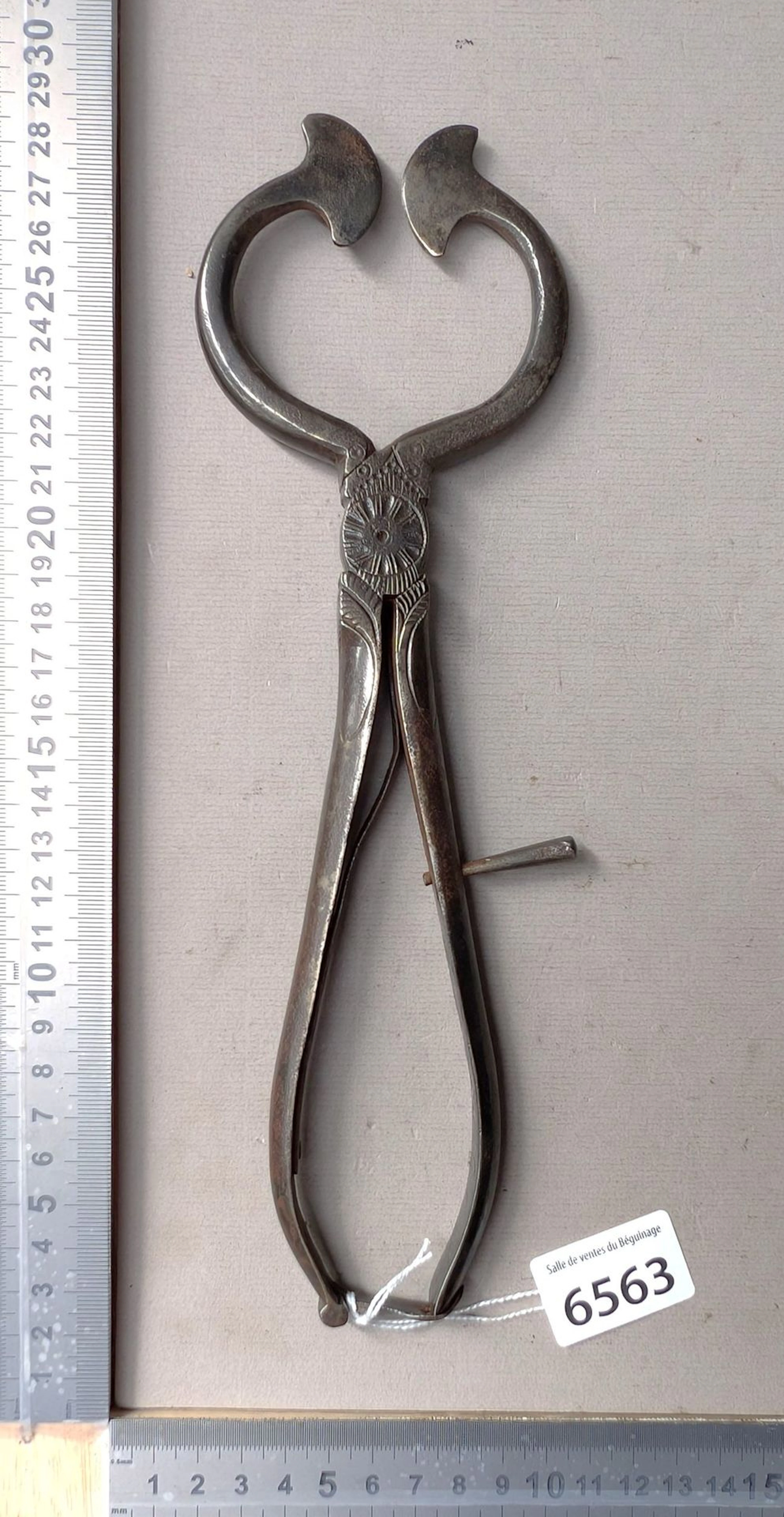 1 very old sugar tongs - See photos for dimensions and condition