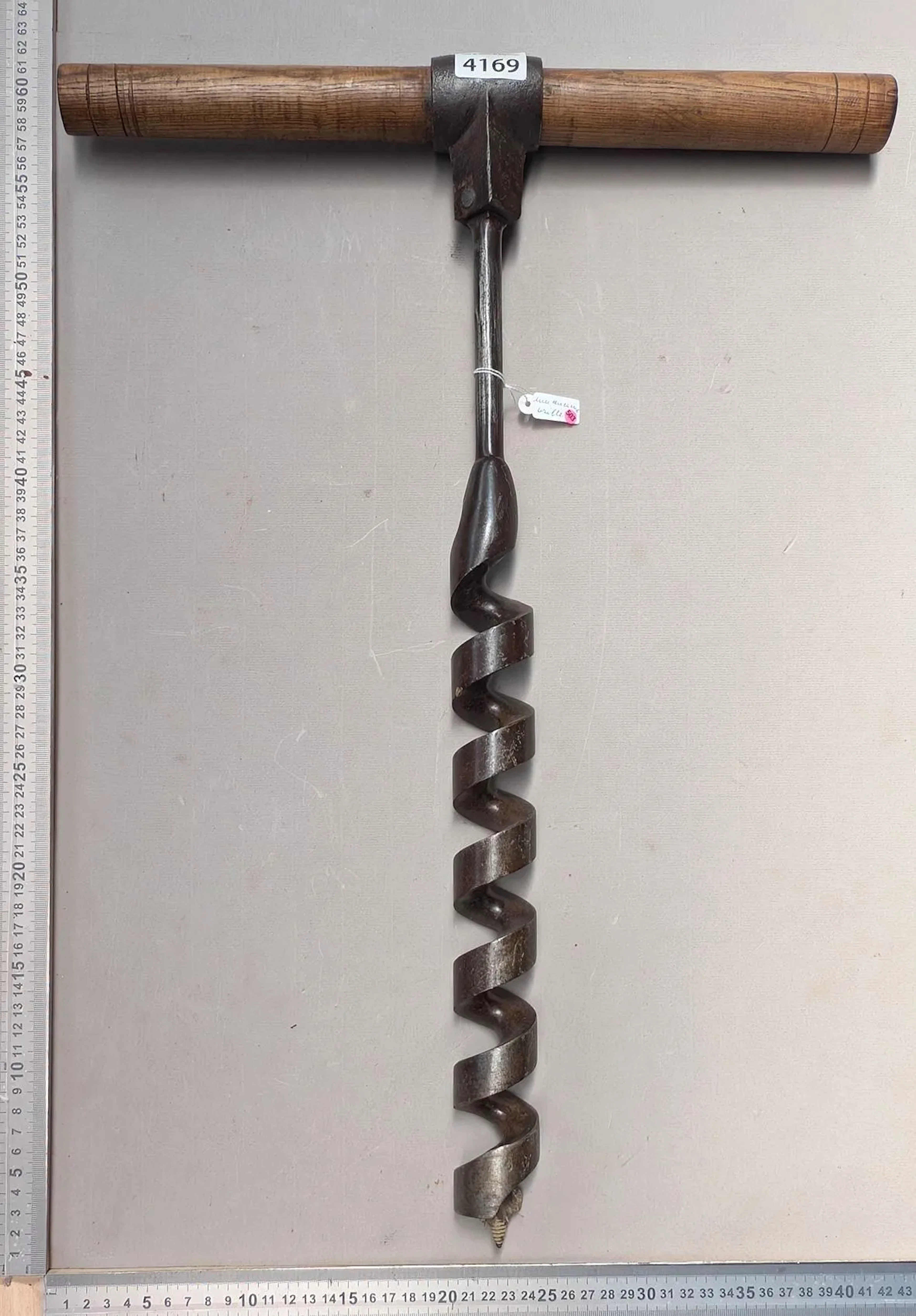 1 antique drill - See photos for dimensions and condition