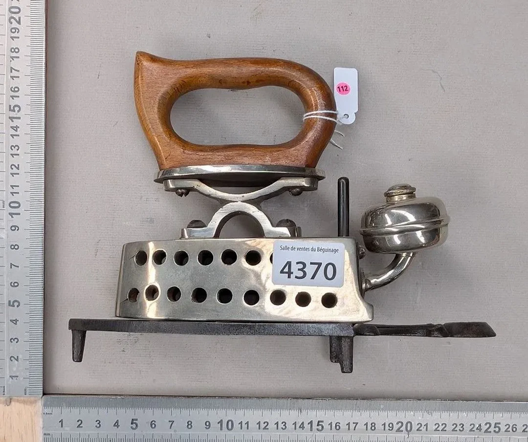 Antique iron - See photos for dimensions and condition