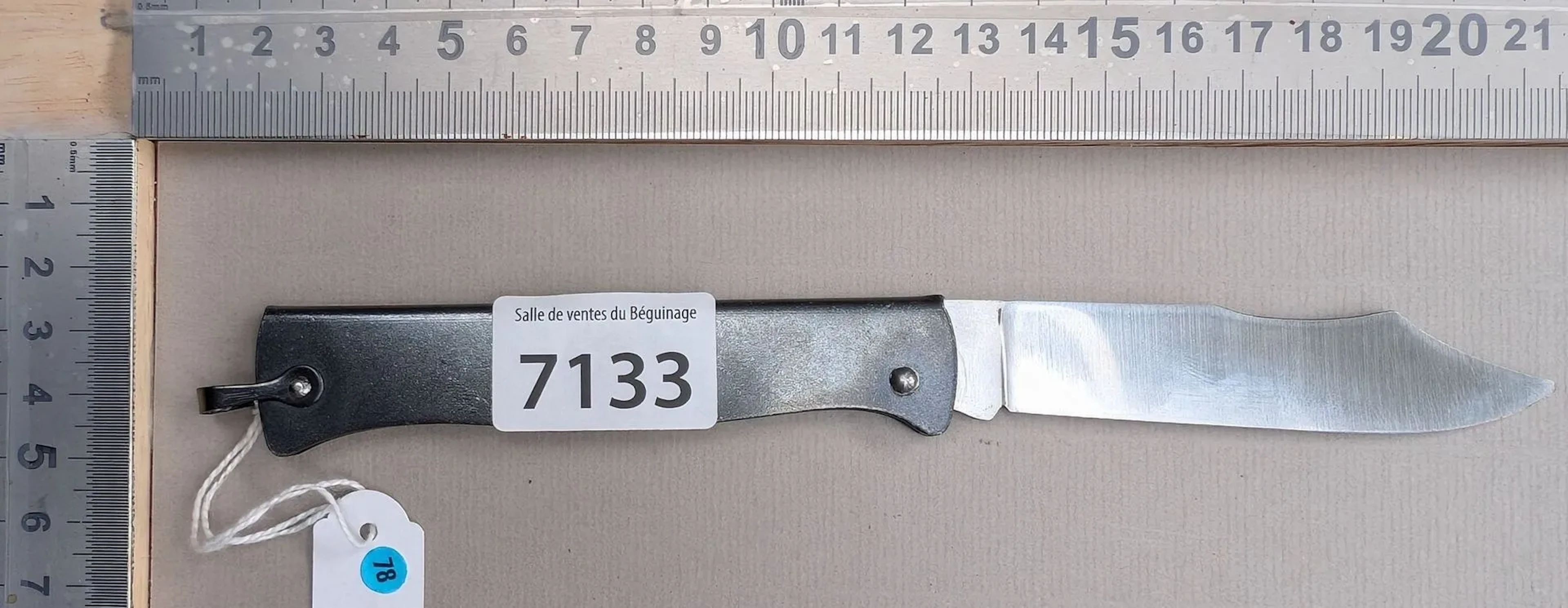 DOUK-DOUK Folding Knife (metal) - See photos for dimensions and condition