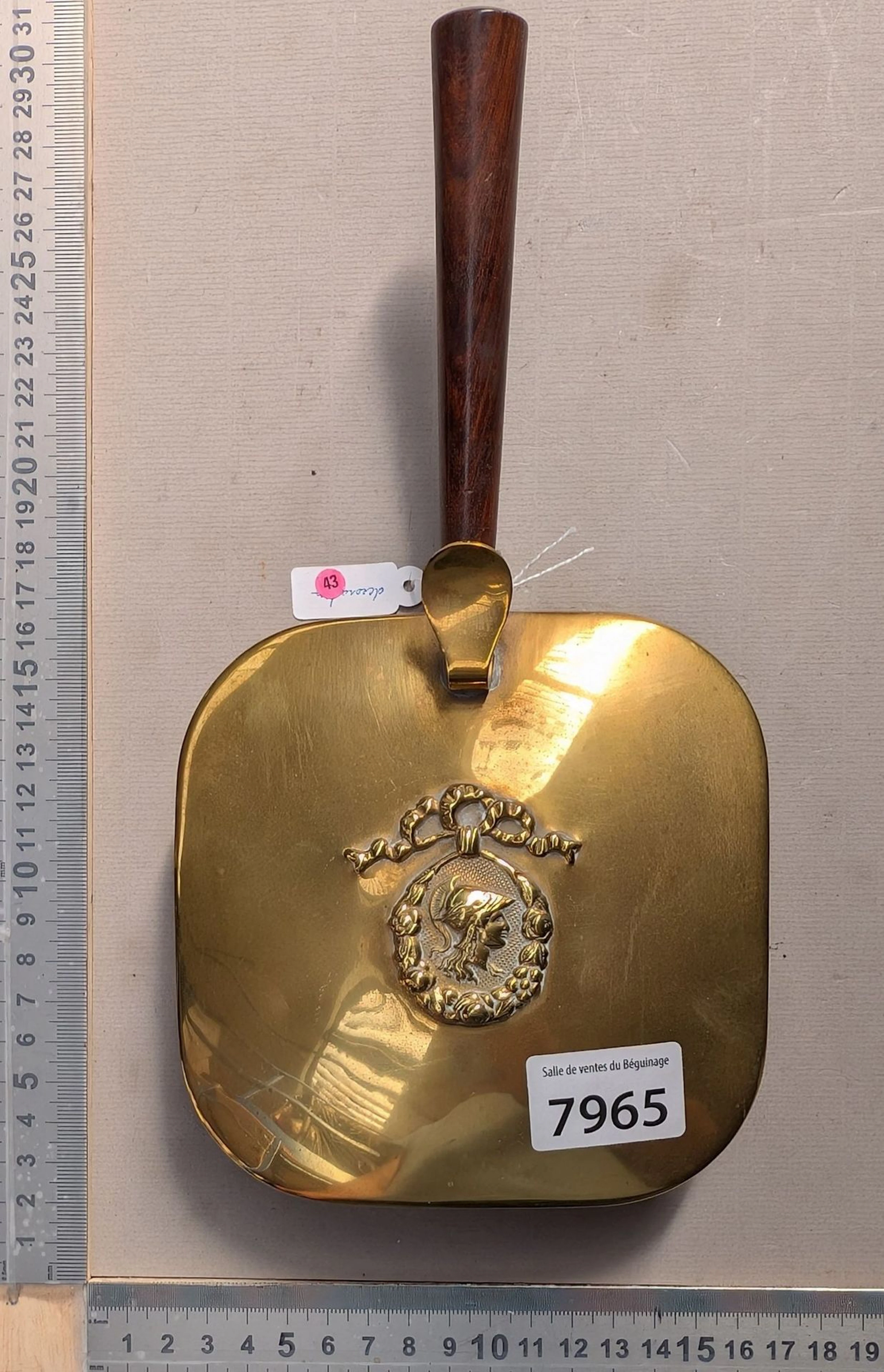 1 brass object with a wooden handle + decoration—see photos for dimensions