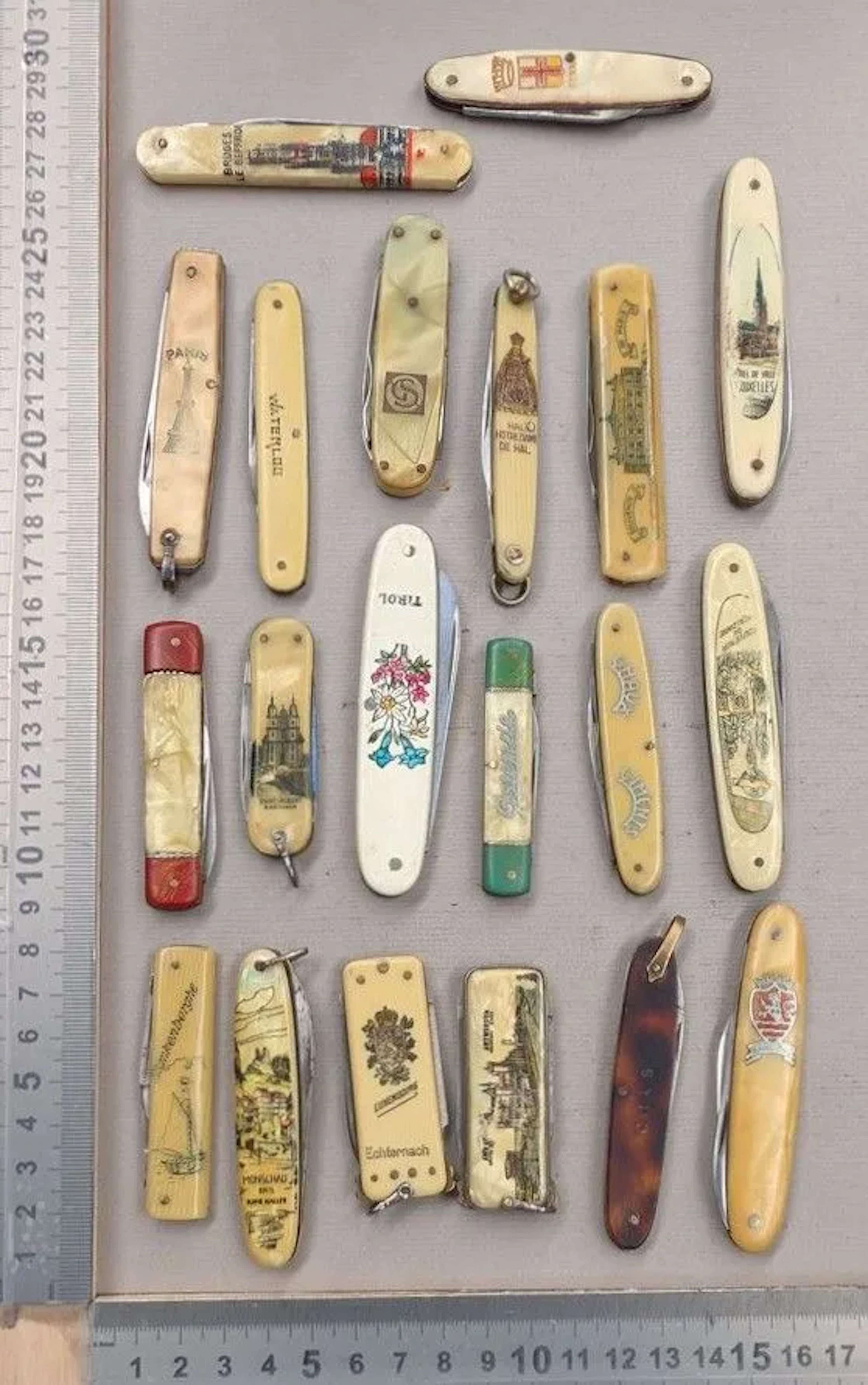 Set of 20 vintage promotional pocket knives, 1900–1930 — See photos