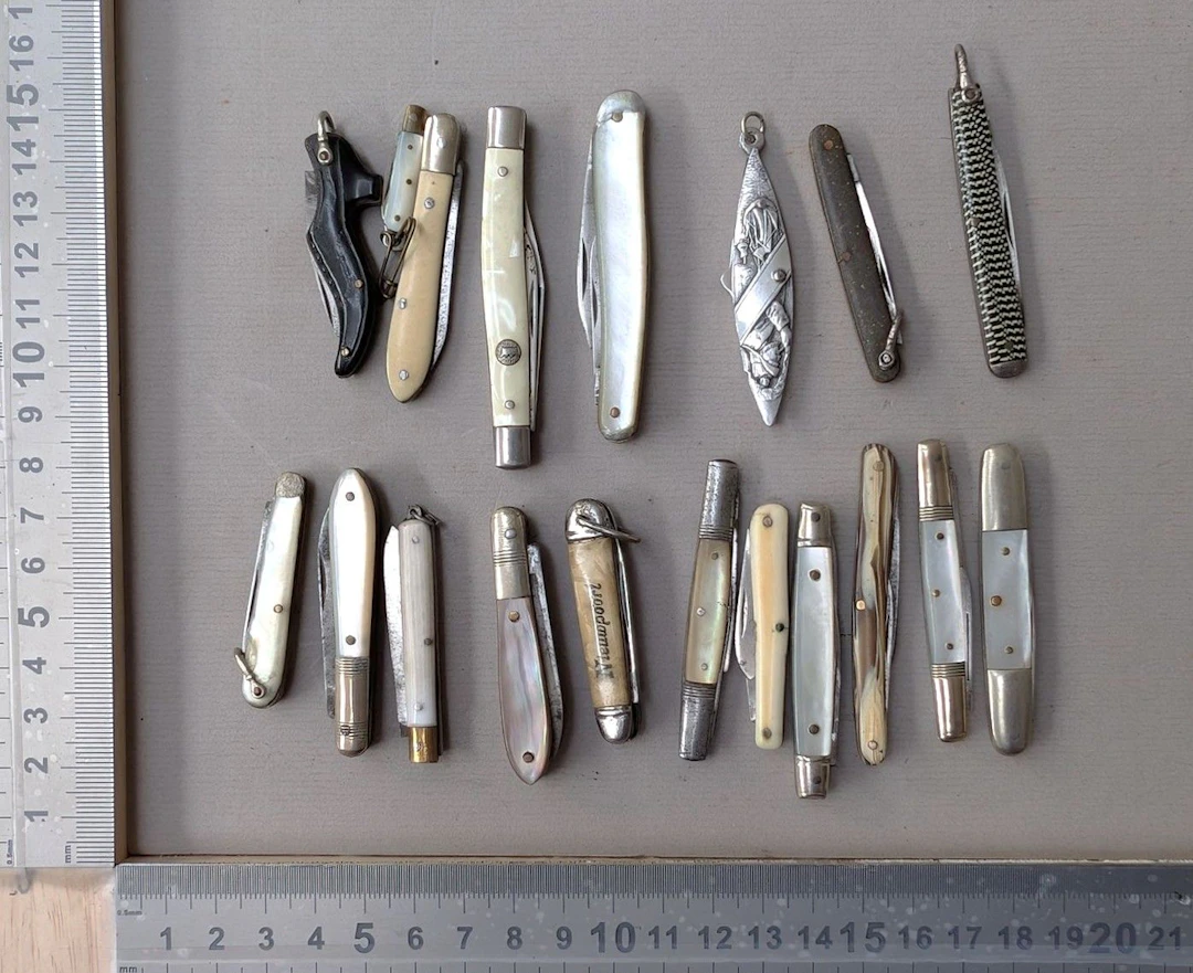 18 antique knives—see photos for dimensions and condition