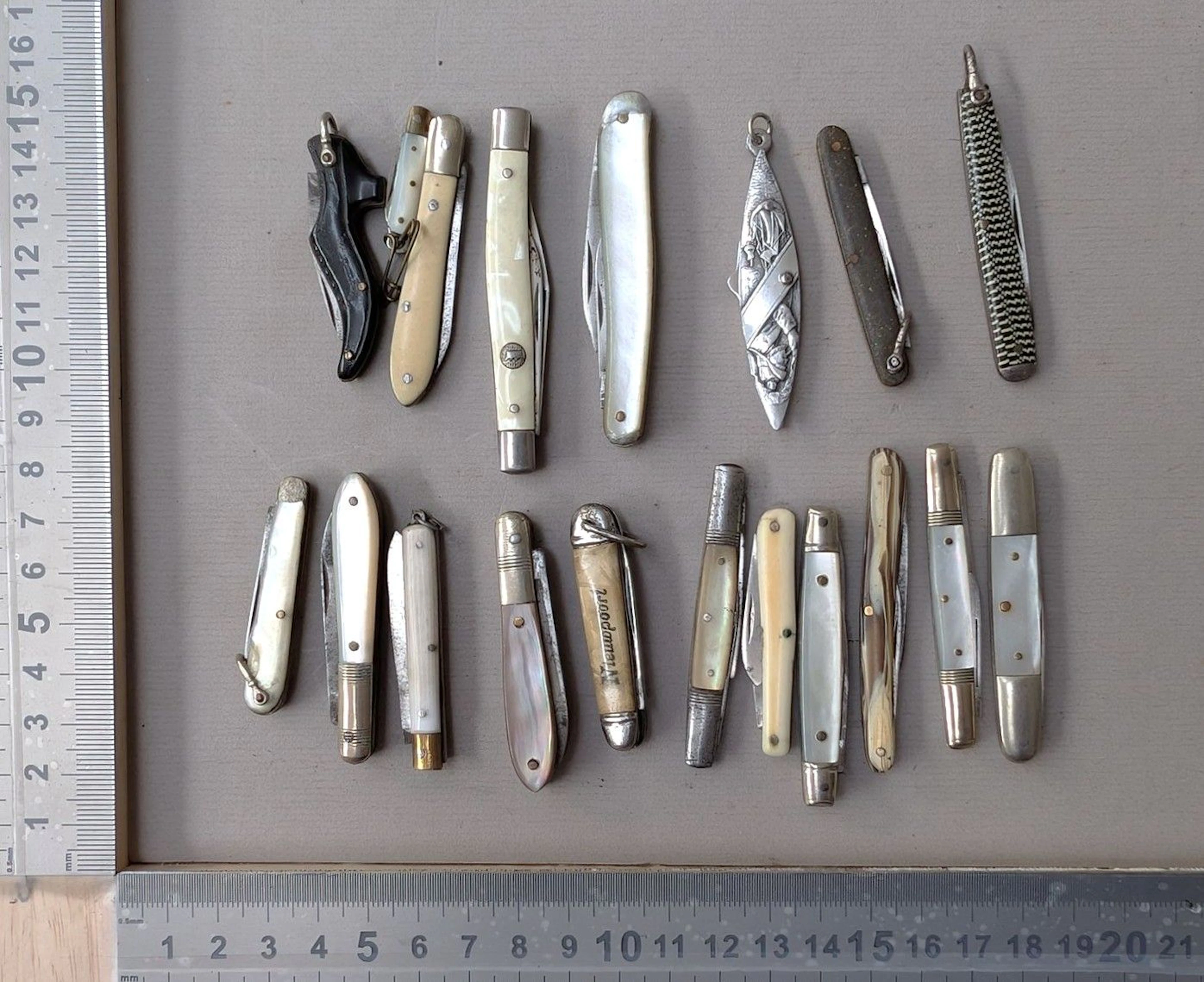 18 antique knives—see photos for dimensions and condition