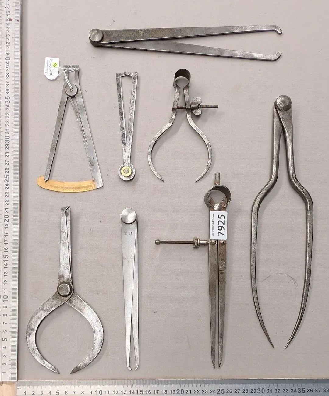 1 set of 8 different compasses—see photos for dimensions and condition