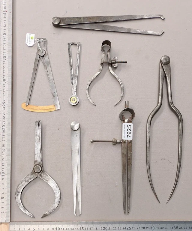 1 set of 8 different compasses—see photos for dimensions and condition