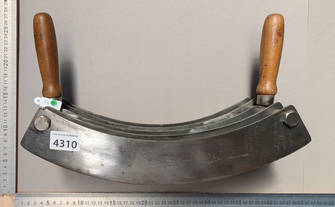 1 vintage vegetable chopper with 5 blades—see photos for dimensions