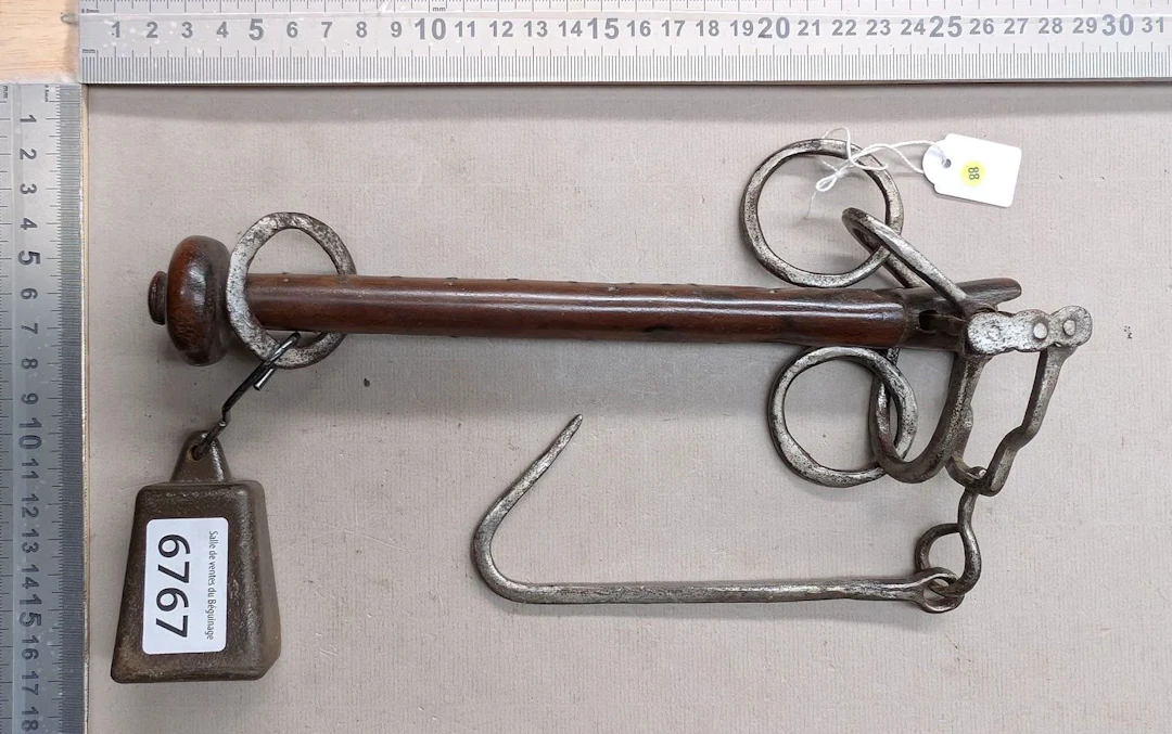 Antique 18th-century Roman-style scale—see photos for dimensions and condition