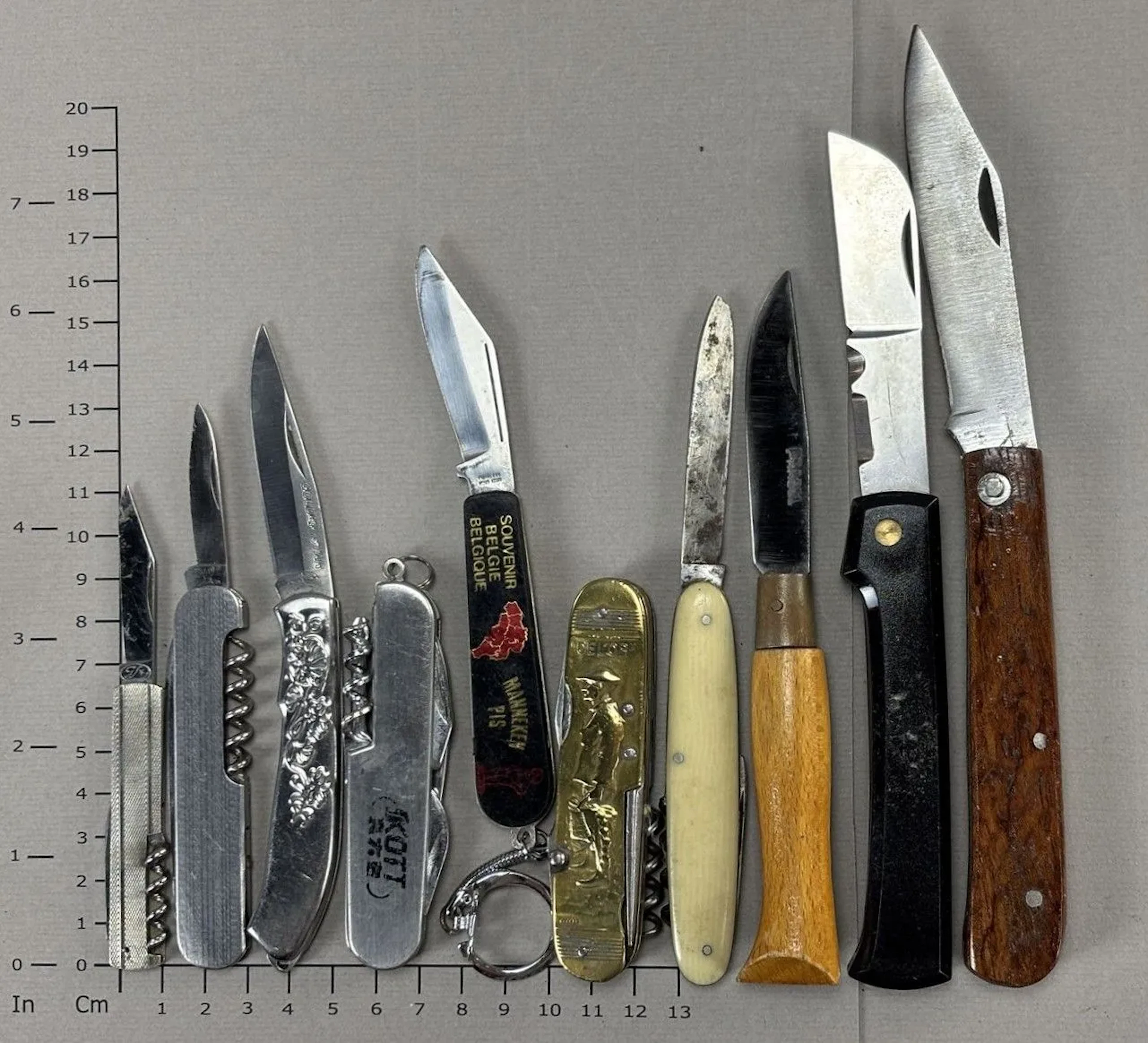 Set of antique knives or pocket knives—see photos for dimensions and condition