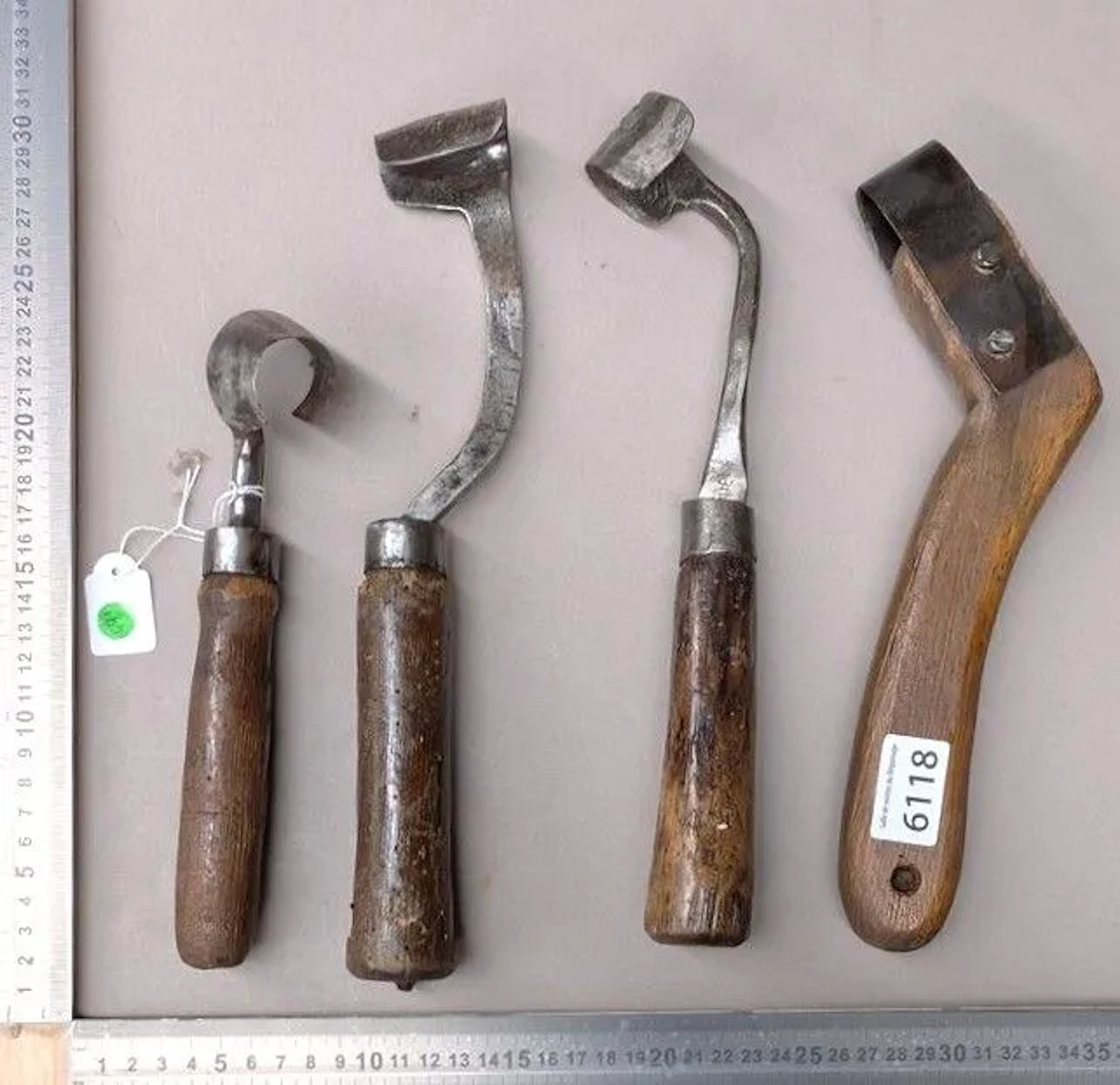 4 antique claws—see photos for dimensions and condition