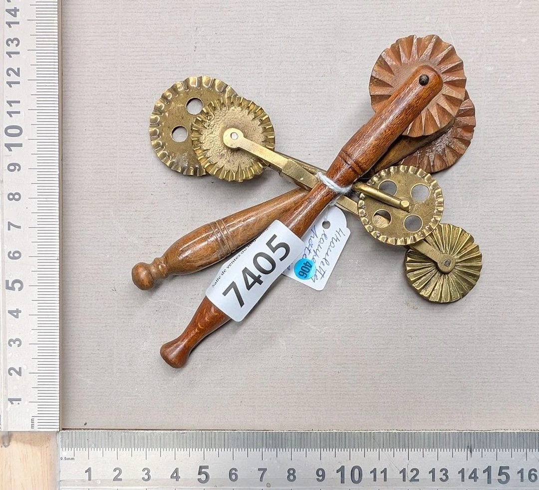 4 vintage wooden and brass dough cutters - See photos for dimensions