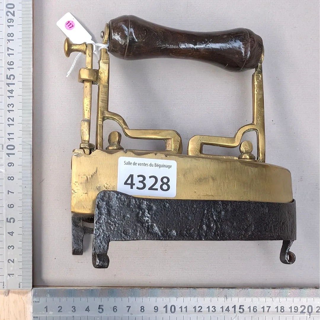 Antique iron - See photos for dimensions and condition