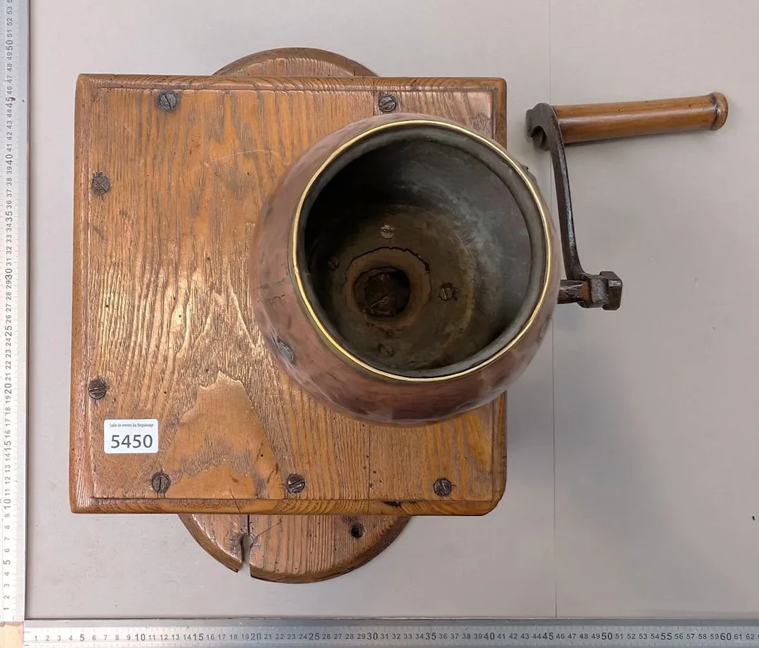 Vintage countertop coffee grinder—see photos for dimensions and condition