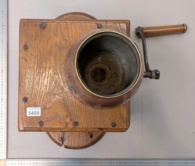 Vintage countertop coffee grinder—see photos for dimensions and condition