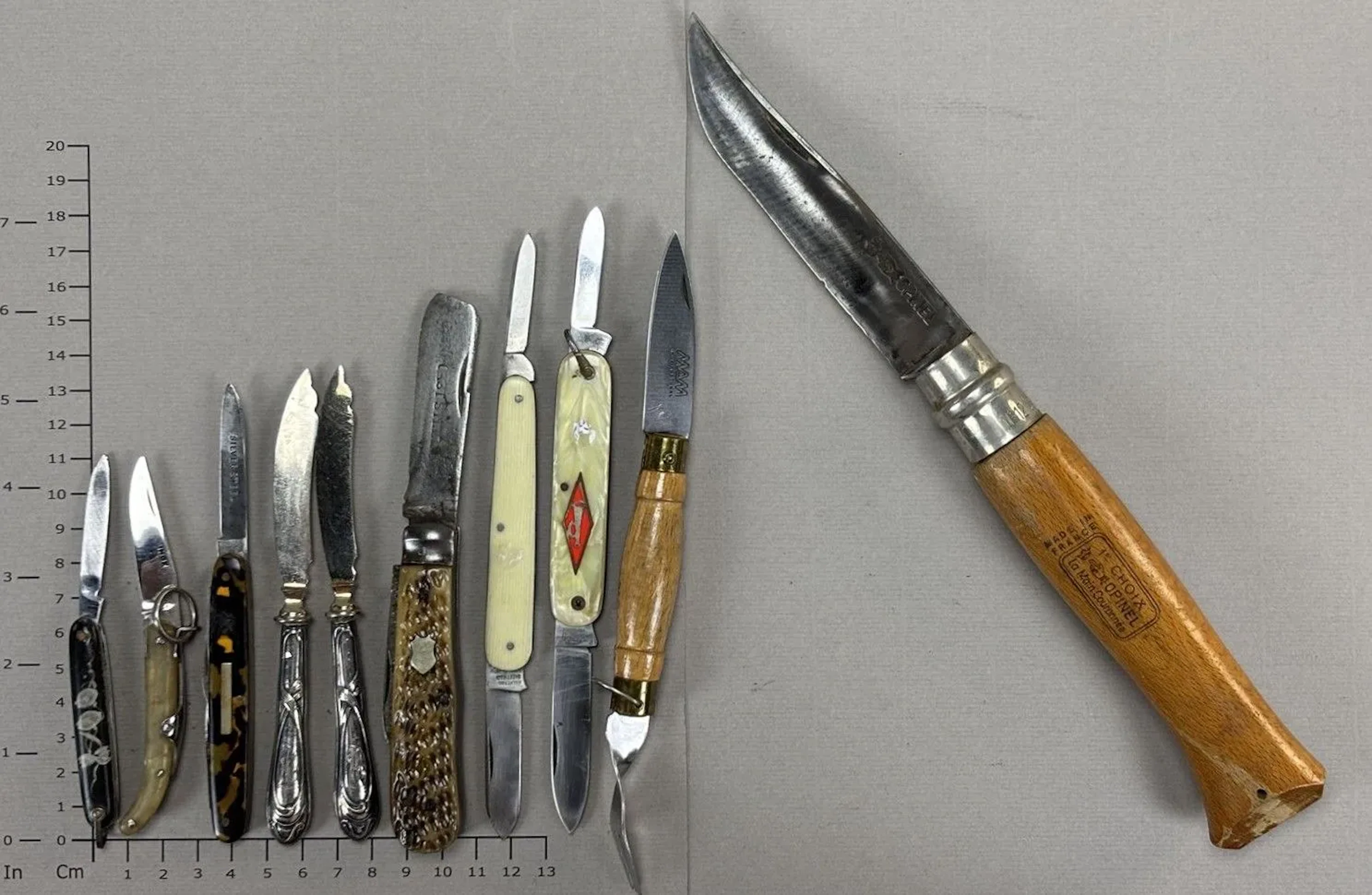 Set of antique knives or pocket knives—see photos for dimensions and condition