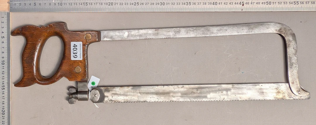 1 antique butcher's saw—see photos for dimensions and condition