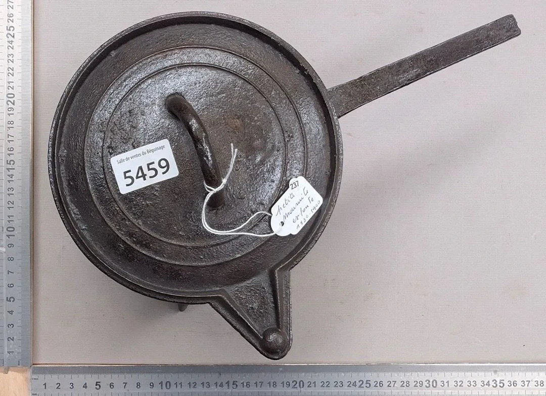 Small cast-iron pot, 1880–1900—See photos for dimensions and condition