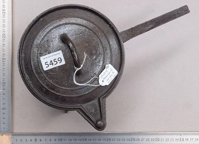 Small cast-iron pot, 1880–1900—See photos for dimensions and condition