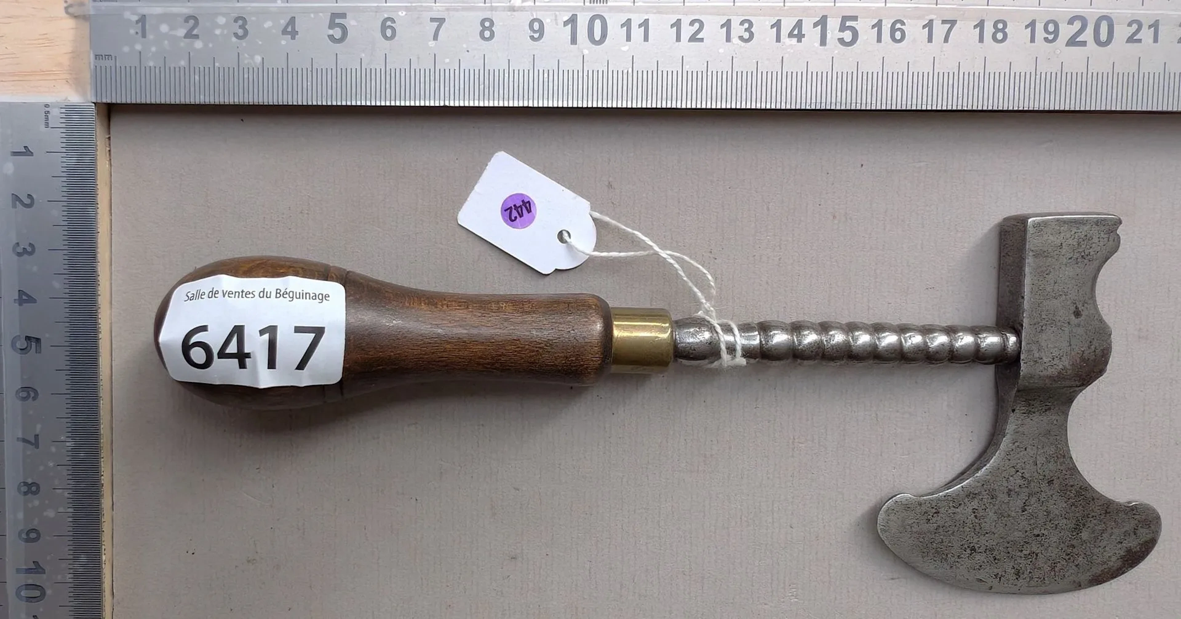 1 antique sugar axe with a stamp - See photos for dimensions and condition