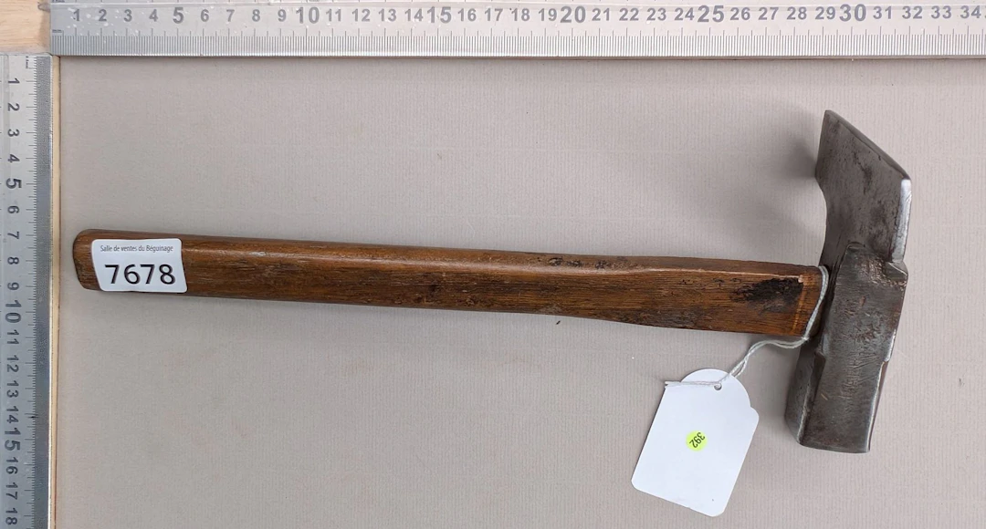 1 steel hammer for sheet metal work—see photos for dimensions and condition