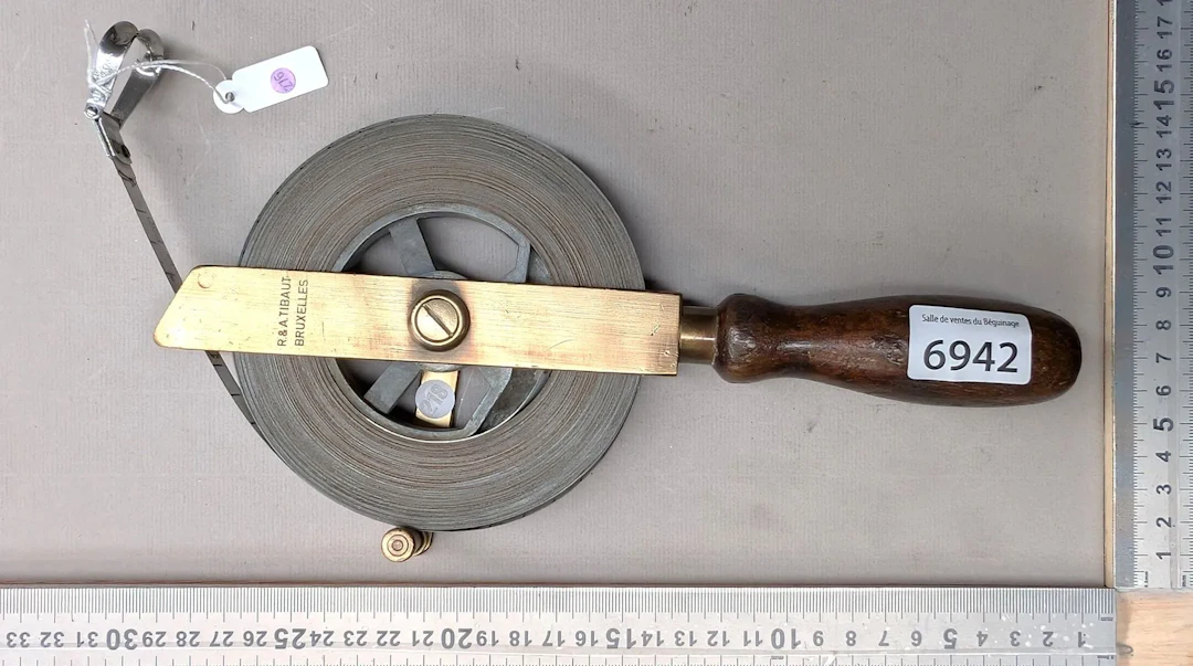 20-meter brass and steel tape measure - See photos for dimensions and condition