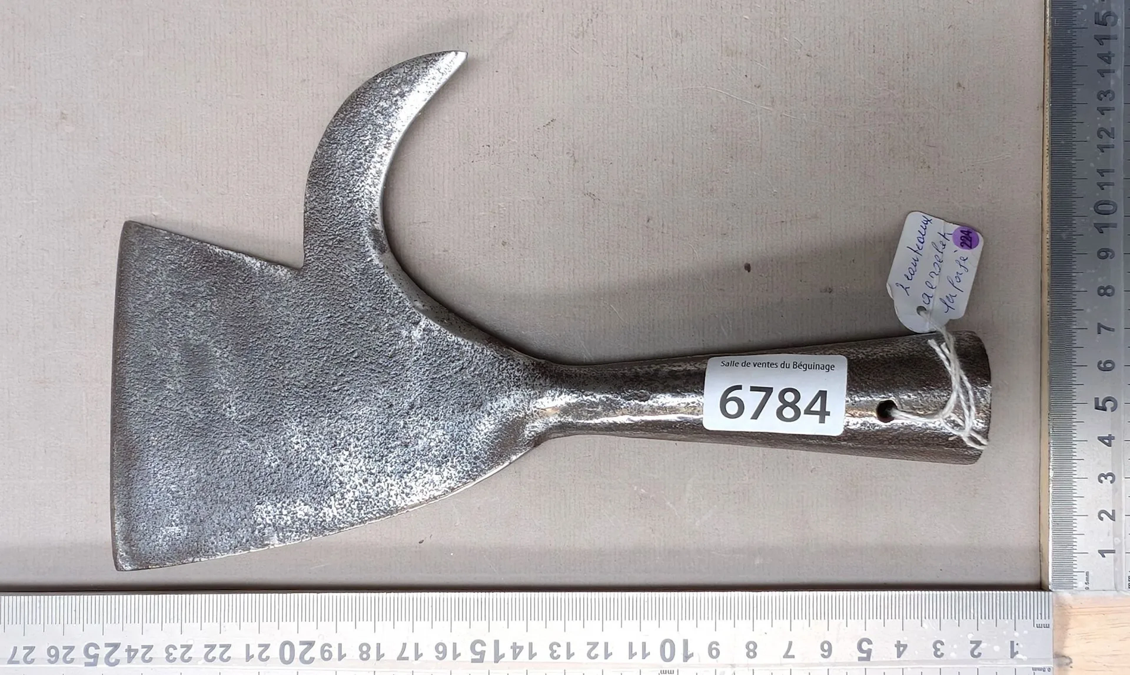 1 antique wrought-iron hook knife—see photos for dimensions and condition