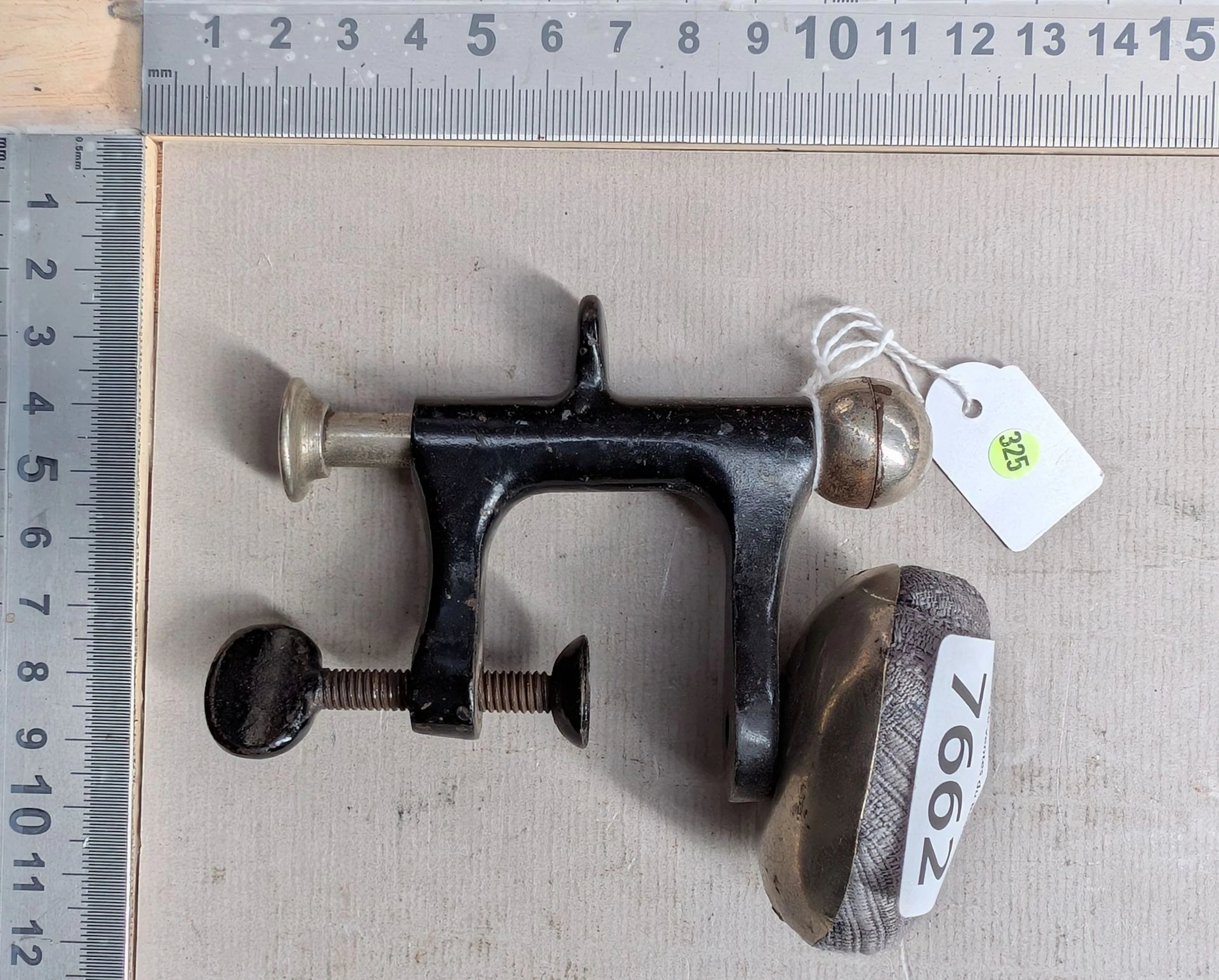 1 forged brass-steel needle holder - See photos for dimensions and condition