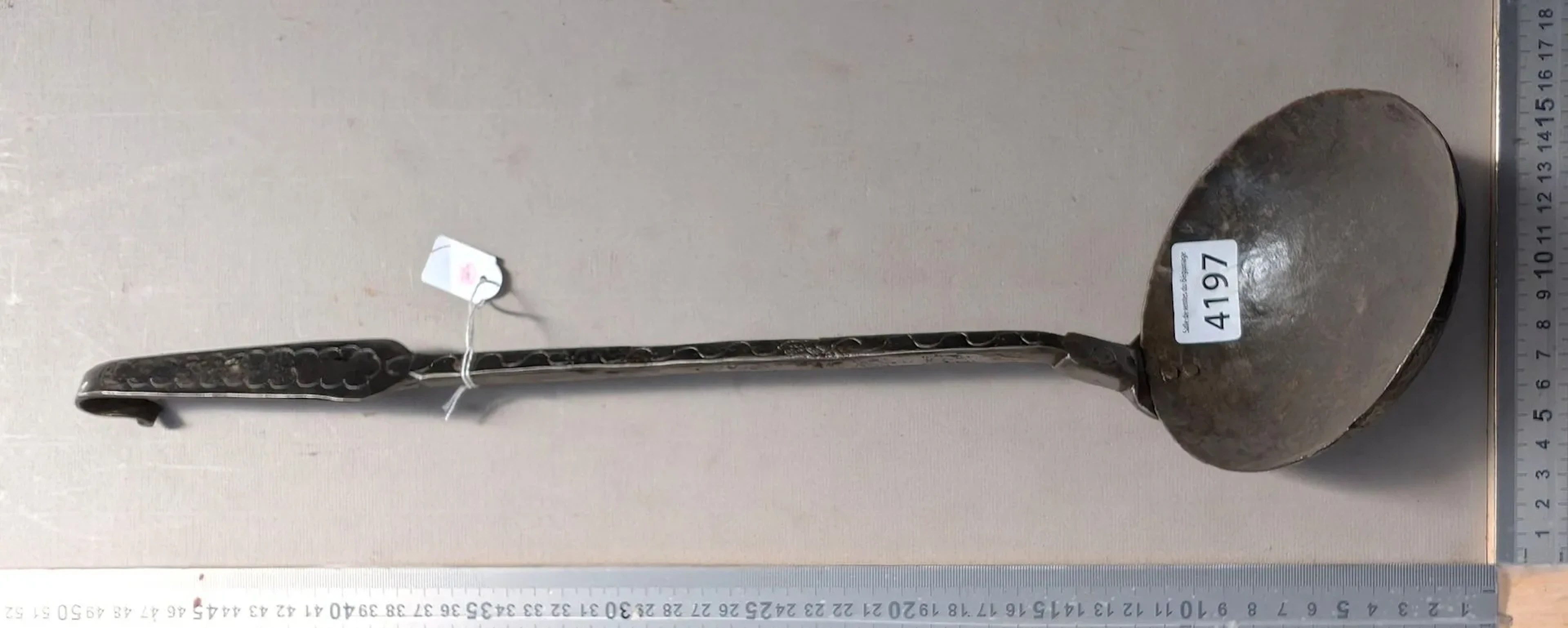 Antique kitchen utensil and fireplace - See photos for dimensions and condition