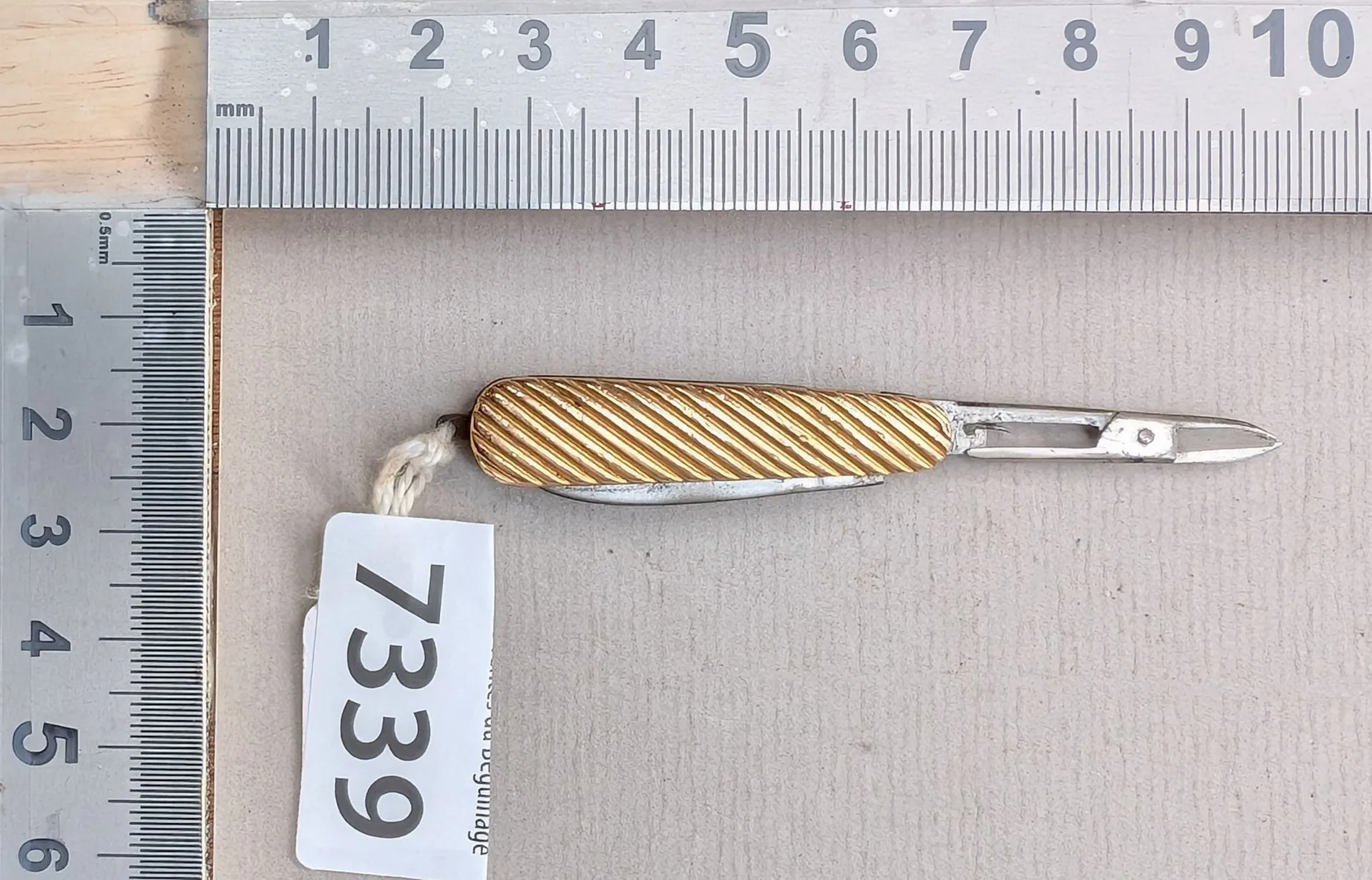 Small gold-plated knife and scissors - See photos for dimensions and condition