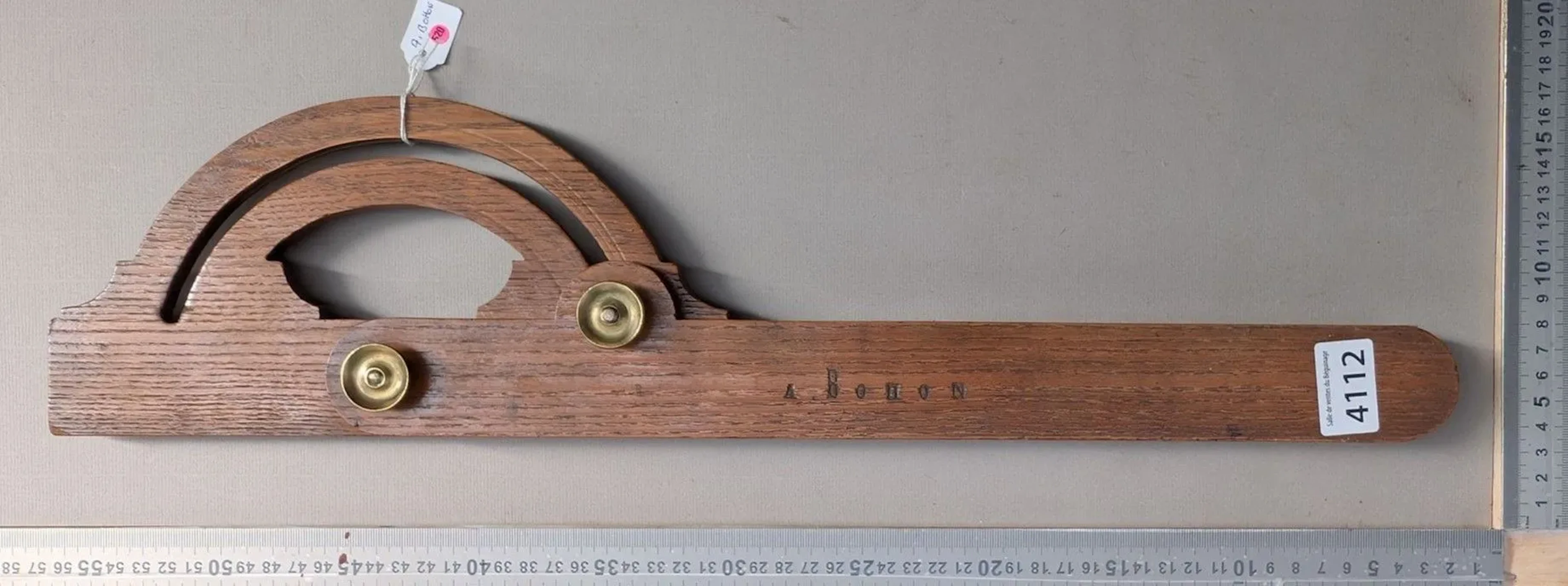 1 antique wooden protractor - See photos for dimensions and condition