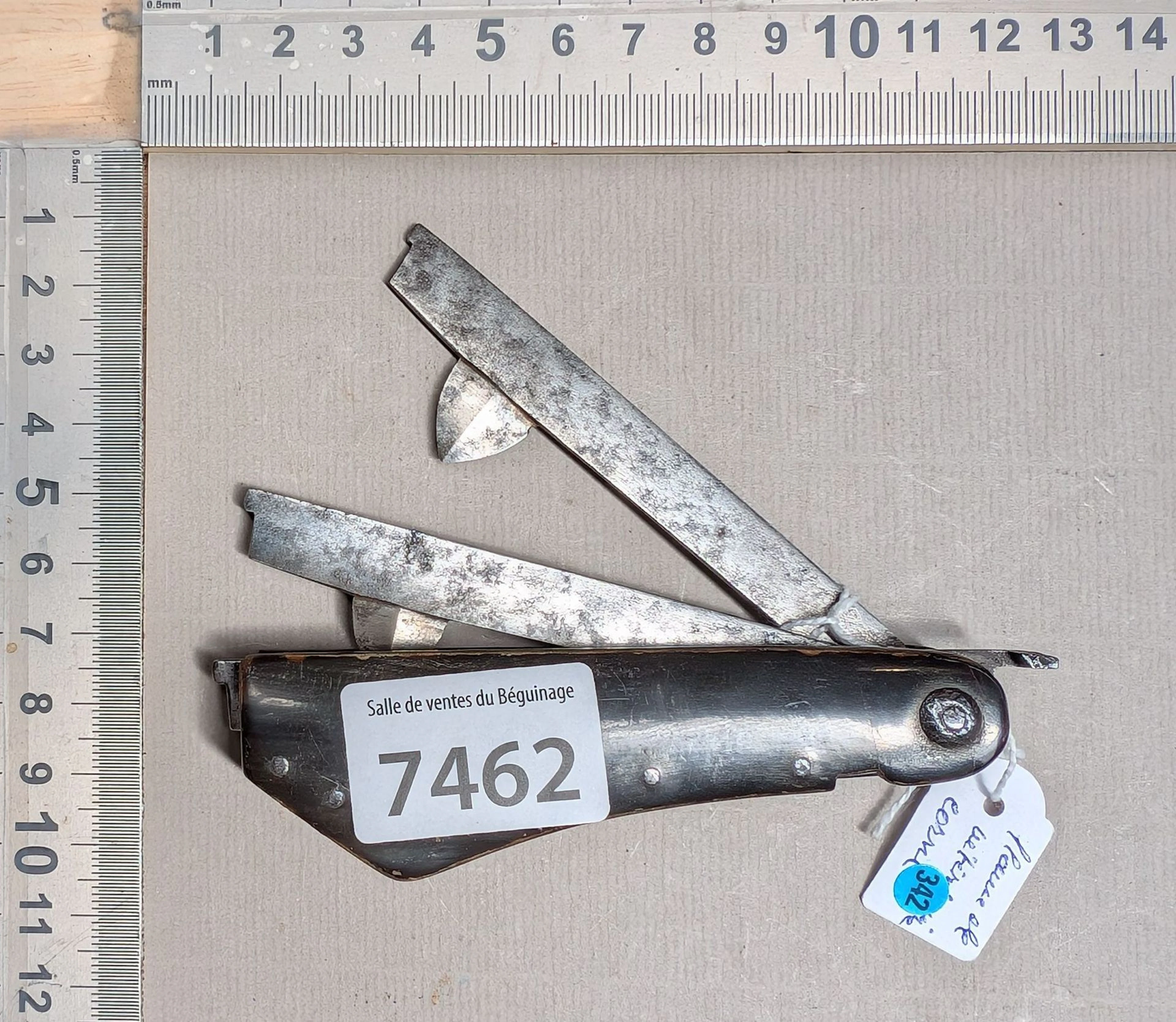 1 veterinary torch with 3 horn blades—see photos for dimensions and condition