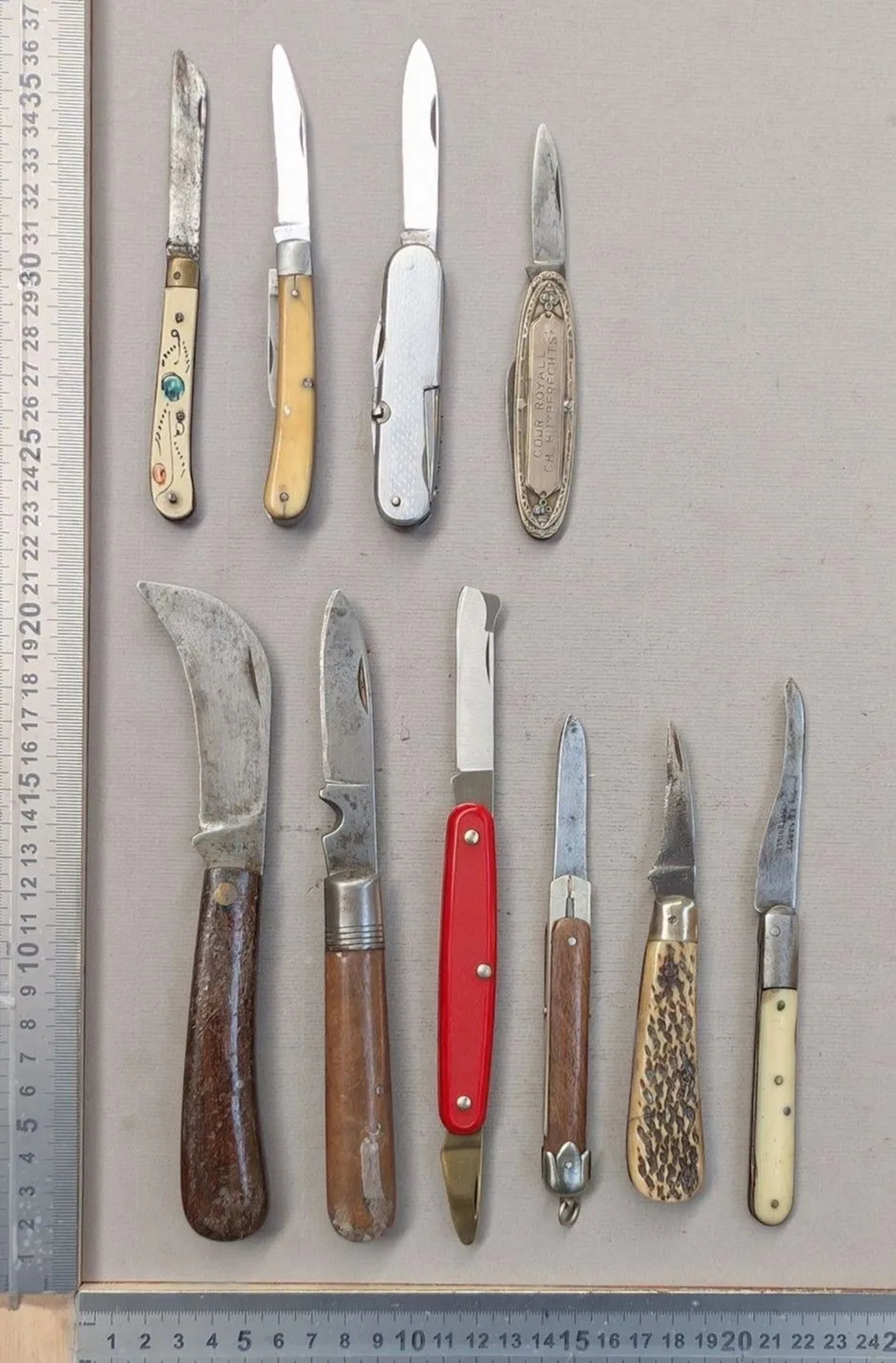 Set of antique knives or pocket knives—see photos for dimensions and condition