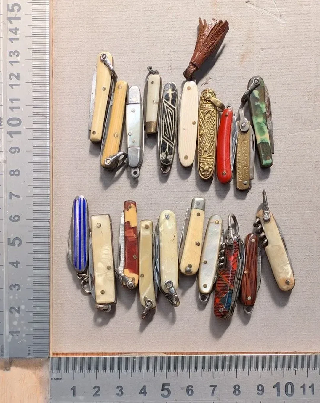Set of antique knives or pocket knives—see photos for dimensions and condition