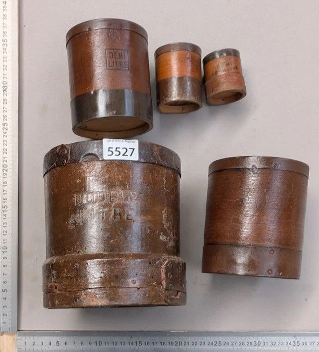 1 set of antique wooden measuring tools (5 pieces) — See photos for