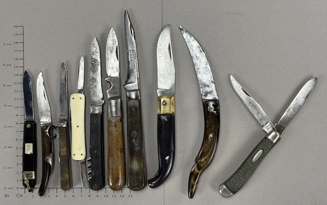 Set of antique knives or pocket knives—see photos for dimensions and condition