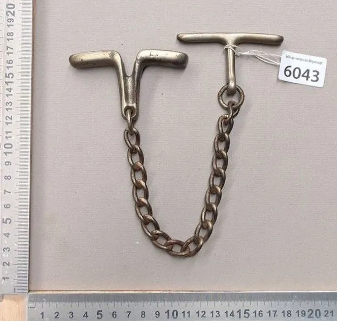 1 18th-century handcuff - See photos for dimensions and condition