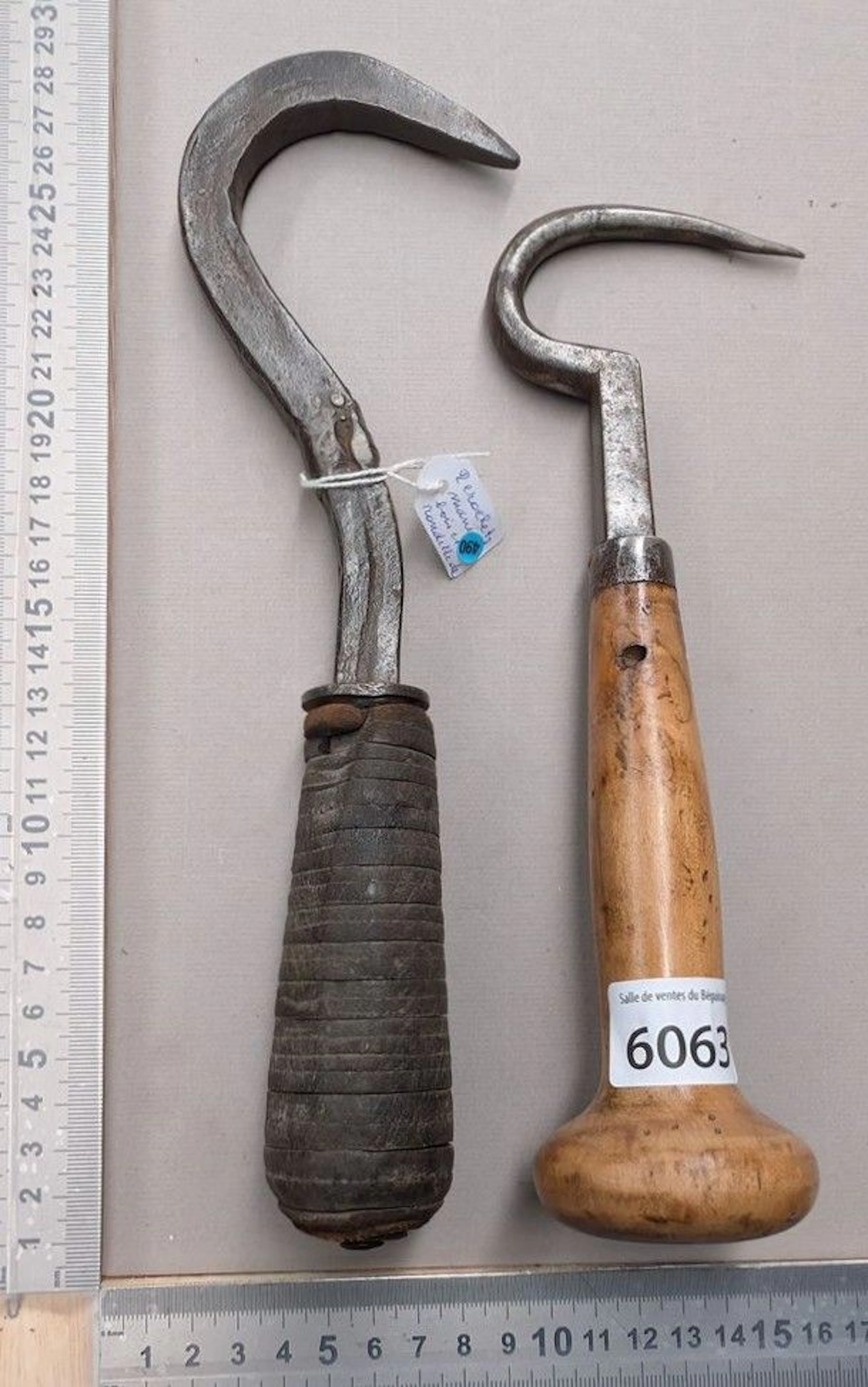 2 hooks, 1 wooden handle, and 1 leather-ring handle for hay and straw—see