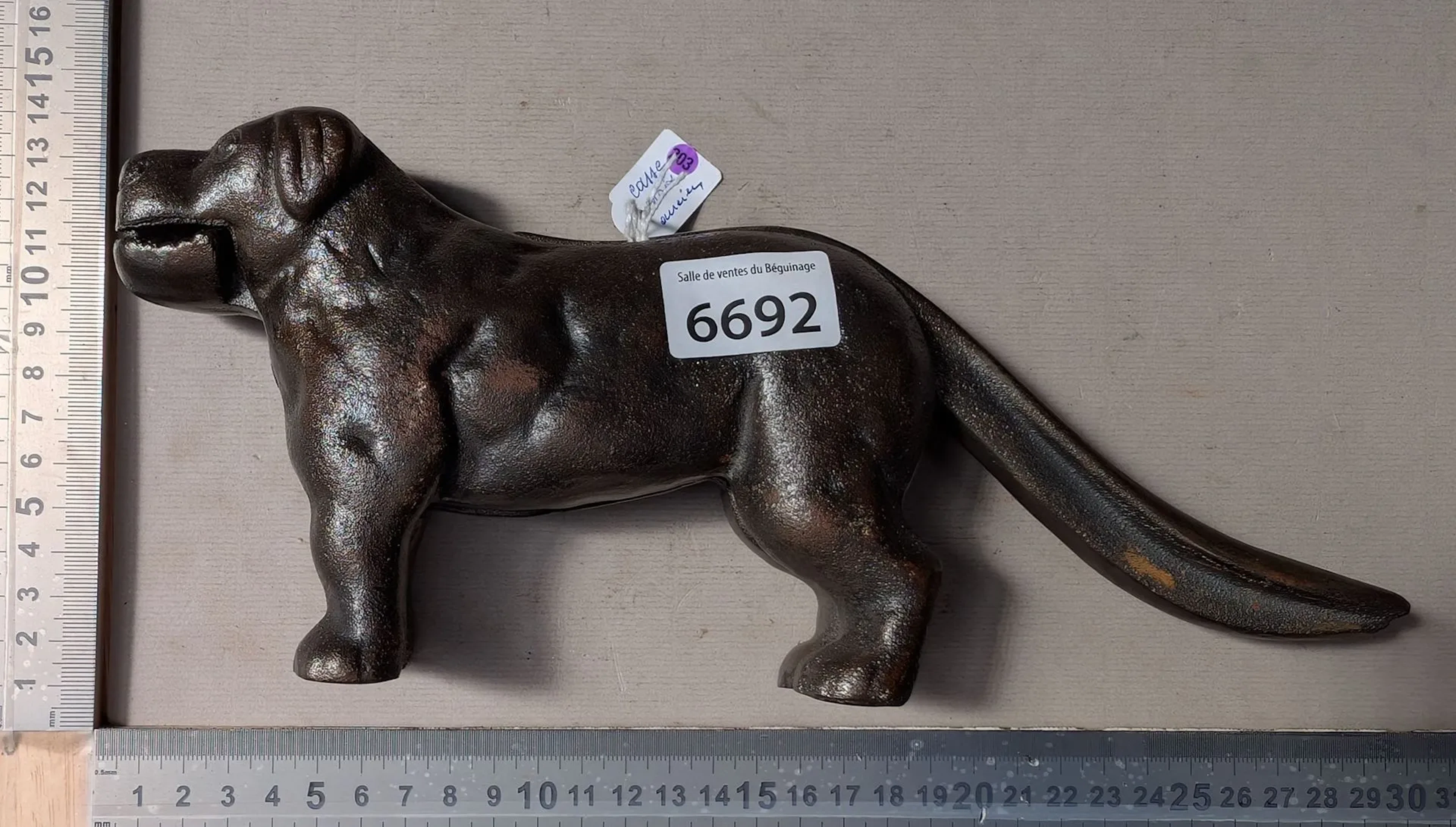 1 antique cast-iron nutcracker (a dog) - See photos for dimensions