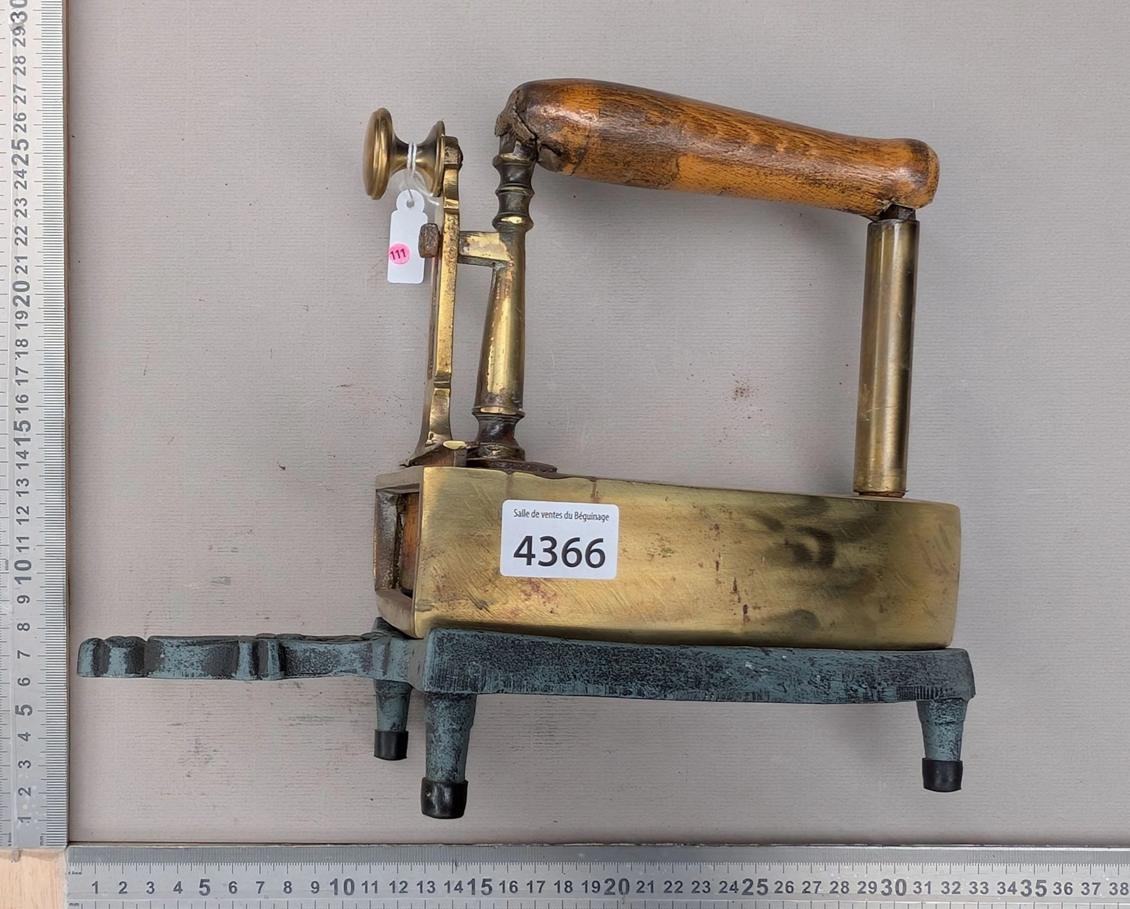 Antique iron - See photos for dimensions and condition