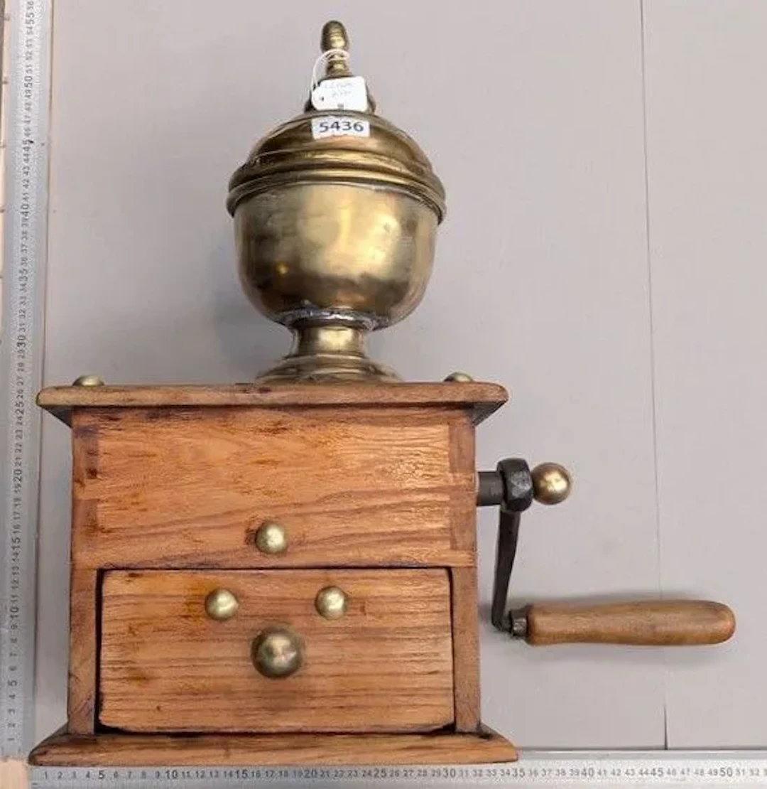Vintage countertop coffee grinder—see photos for dimensions and condition