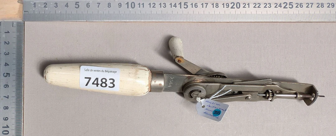 1 antique sewing tool—see photos for dimensions and condition
