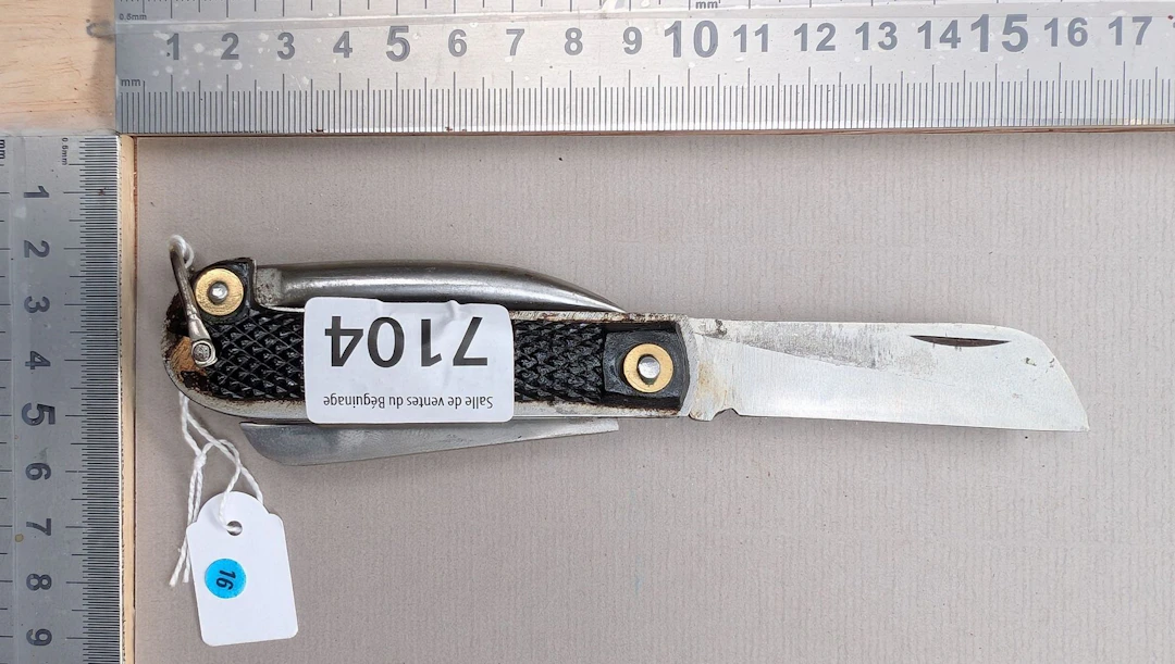 Vintage ABL knife. 4 functions—see photos for dimensions and condition