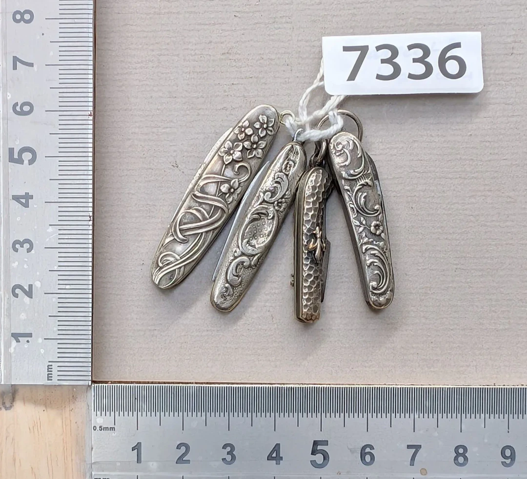 4 small silver knives—see photos for dimensions and condition