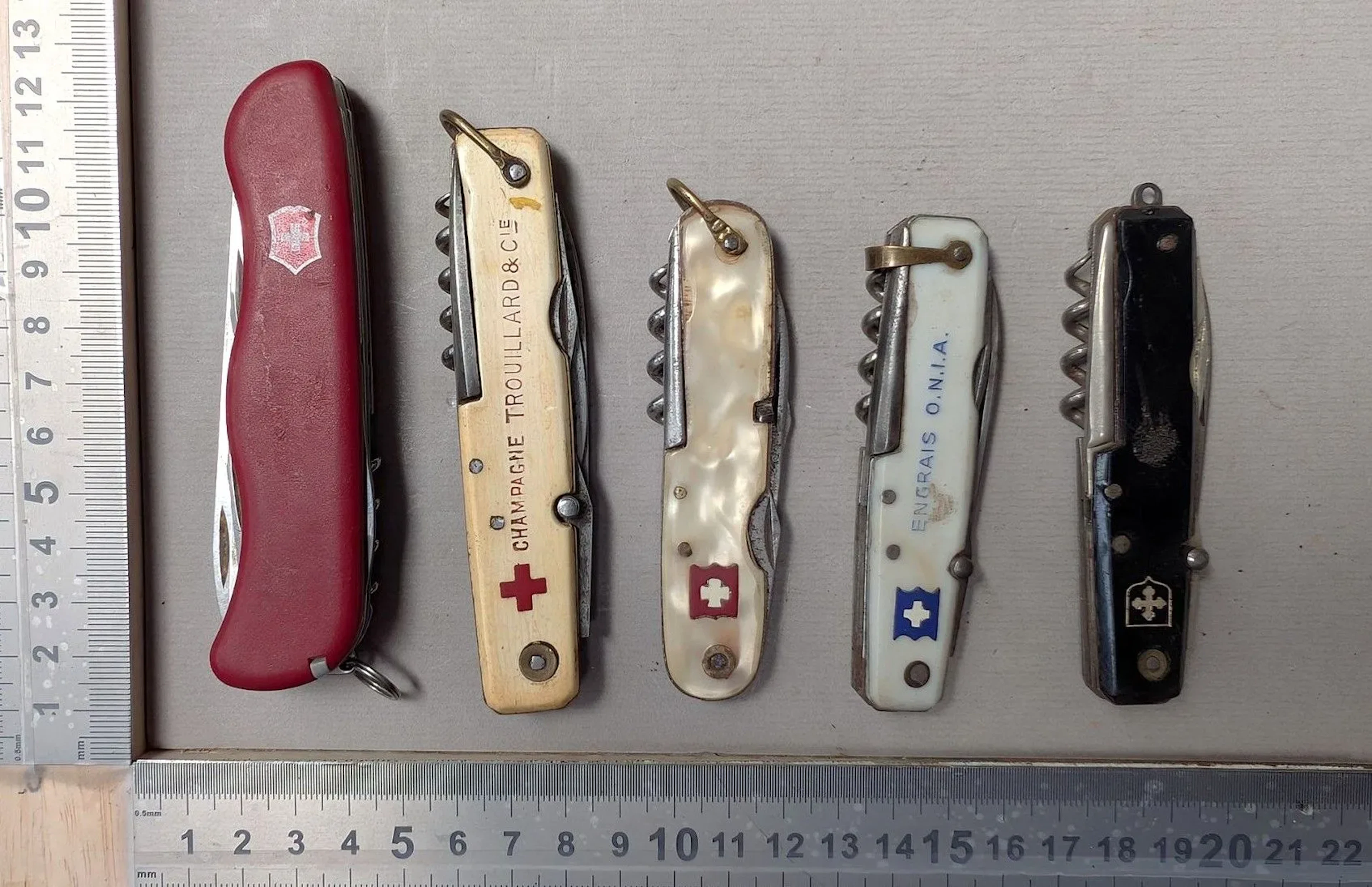 5 antique knives—see photos for dimensions and condition