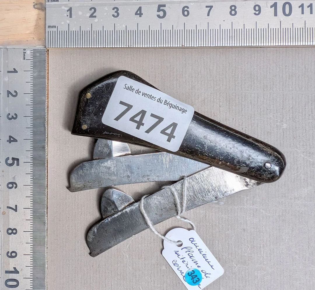 1 veterinary torch, 2 horn blades—see photos for dimensions and condition